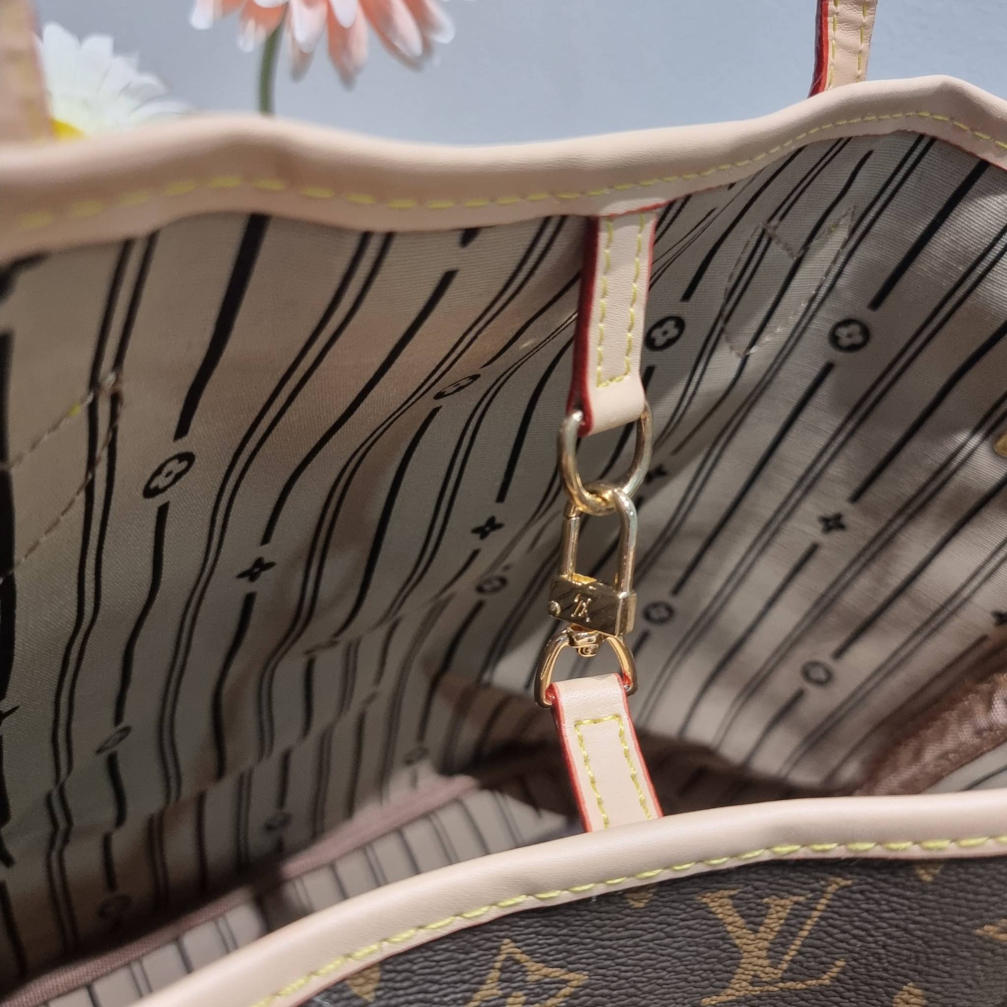 LV Neverfull Monogram / LV 2IN1 TOTE SET กระเป๋าสะพายไหล่ใบใหญ่ทรง tote มาพร้อมใบลูก คลาสสิคที่สุด เป็นอีกรุ่นที่มีคนใช้กันทั่วบ้านทั่วเมือง ฮิตแบบไม่ต้องพูดเยอะ