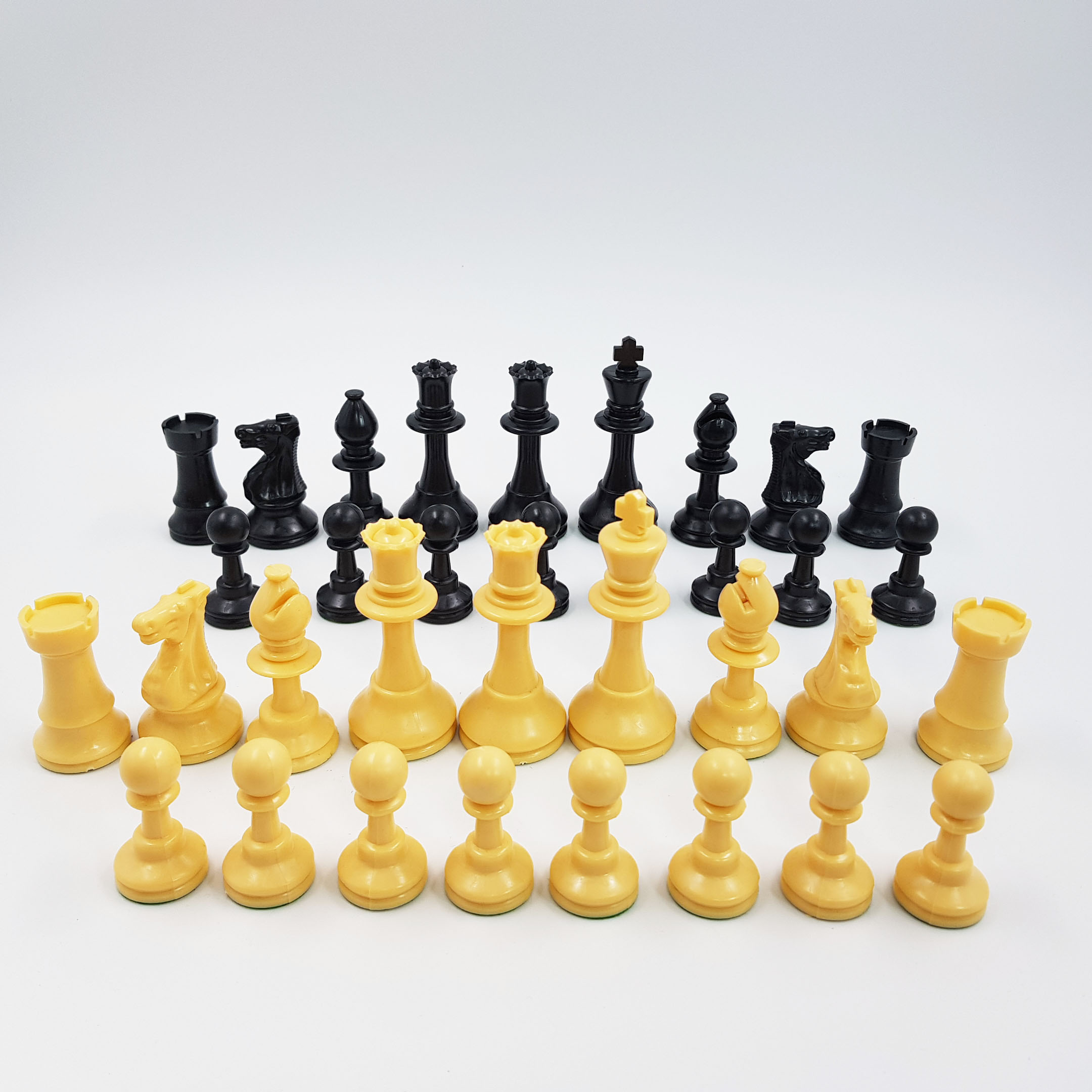 ตัวหมากรุกสากลเรซิ่นแบบไม่มีน้ำหนัก สีครีมและสีดำ(มีควีนแถมฝั่งละ1 ตัว)