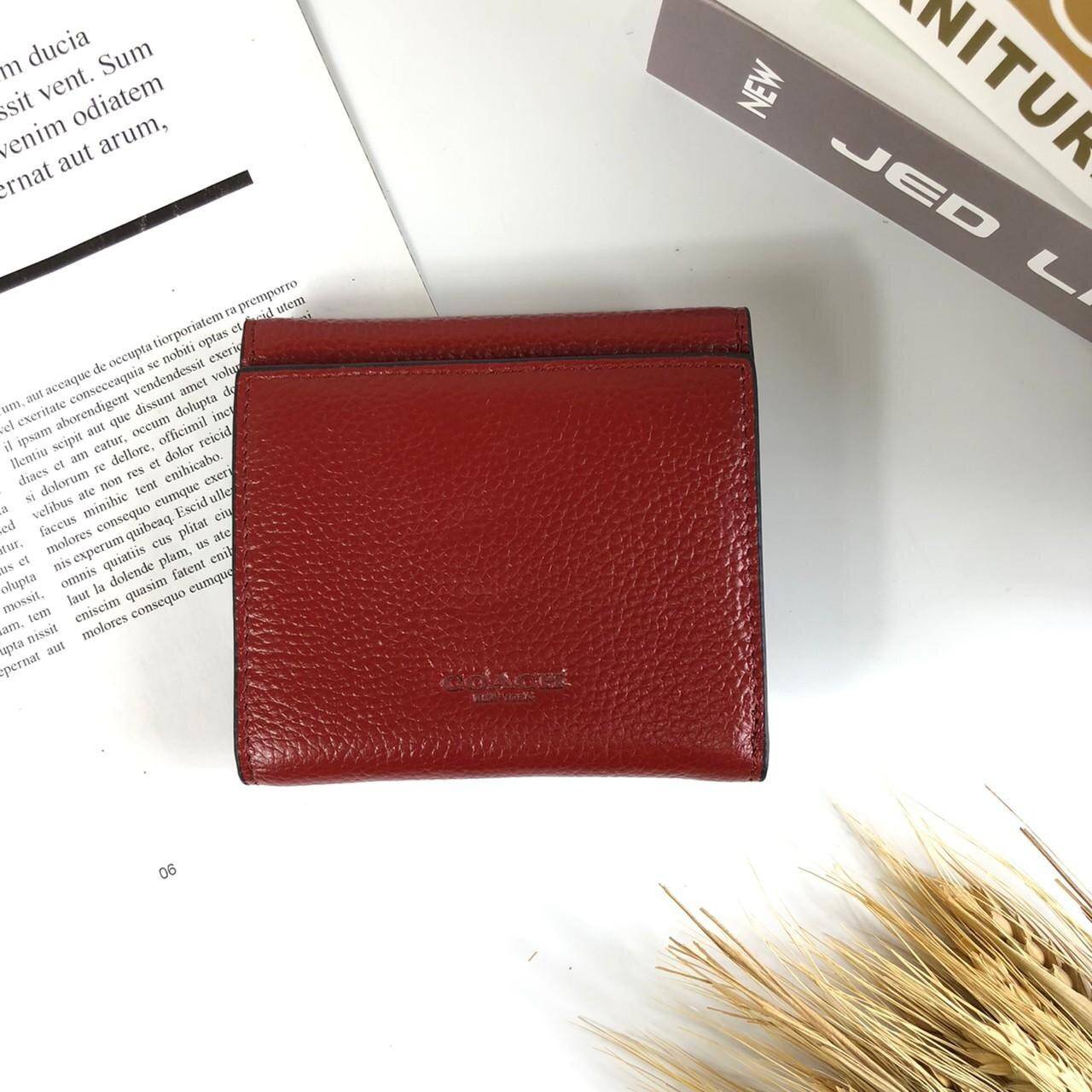 กระเป๋าสตางค์ใบสั้น COACH สามารถใช้งานได้ทั้งด้านหน้าและด้านหลัง