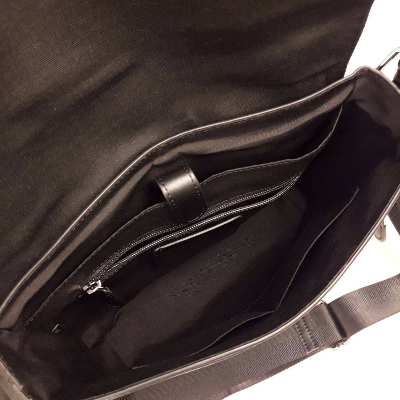 COACH CHARLES SMALL MESSENGER IN SIGNATURE (F54771)🌲ทั้งหล่อ ทั้งเท่มากๆขนาดนี้ ไม่ควรพลาด !! //สะพายข้างใบใหญ่ Unisex ใช้ได้ทั้งชายและหญิง // วัสดุแคนวาส ผสมหนังแท้อย่างดี อยู่ทรงสวย คุณภาพสุดๆ ฝาเปิดกระเป๋า ล็อคด้วยตัวล็อคแม่เหล็ก แน่นหนามากๆ ช่