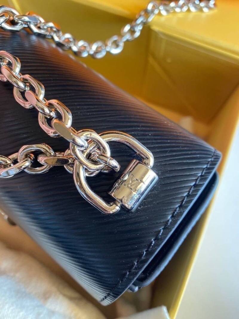 VIP 】หนังแท้ LOUIS VUITTON Epi Twist Shoulder Bag MM 4 สี พร้อมส่งที่ไทย