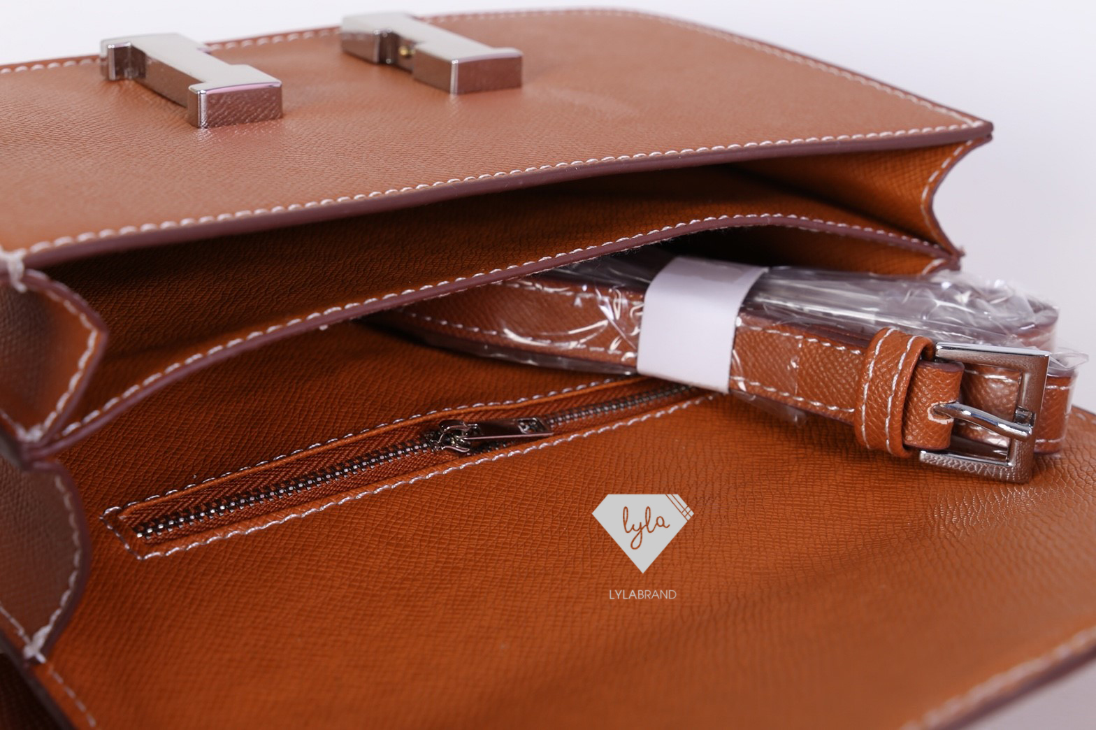 LYLABRAND🔔 Constance Size 23 Cm / Epsom ✨PU top premium นะคะ หนังดีเลอค่าน่าสอยมากกก บอกคำเดียวเลยว่าเด็ดสุด !! เหมือนหนังแท้เบอสุดค่ะคูณผู้หญิง ลูกค้าเก่าน่าจะทราบกันดีอยู่แล้วว่าคุณภาพของร้านนี้ต้องมาเป็นอันดับหนึ่งเท่านั้น อิอิ มีสายยาวส