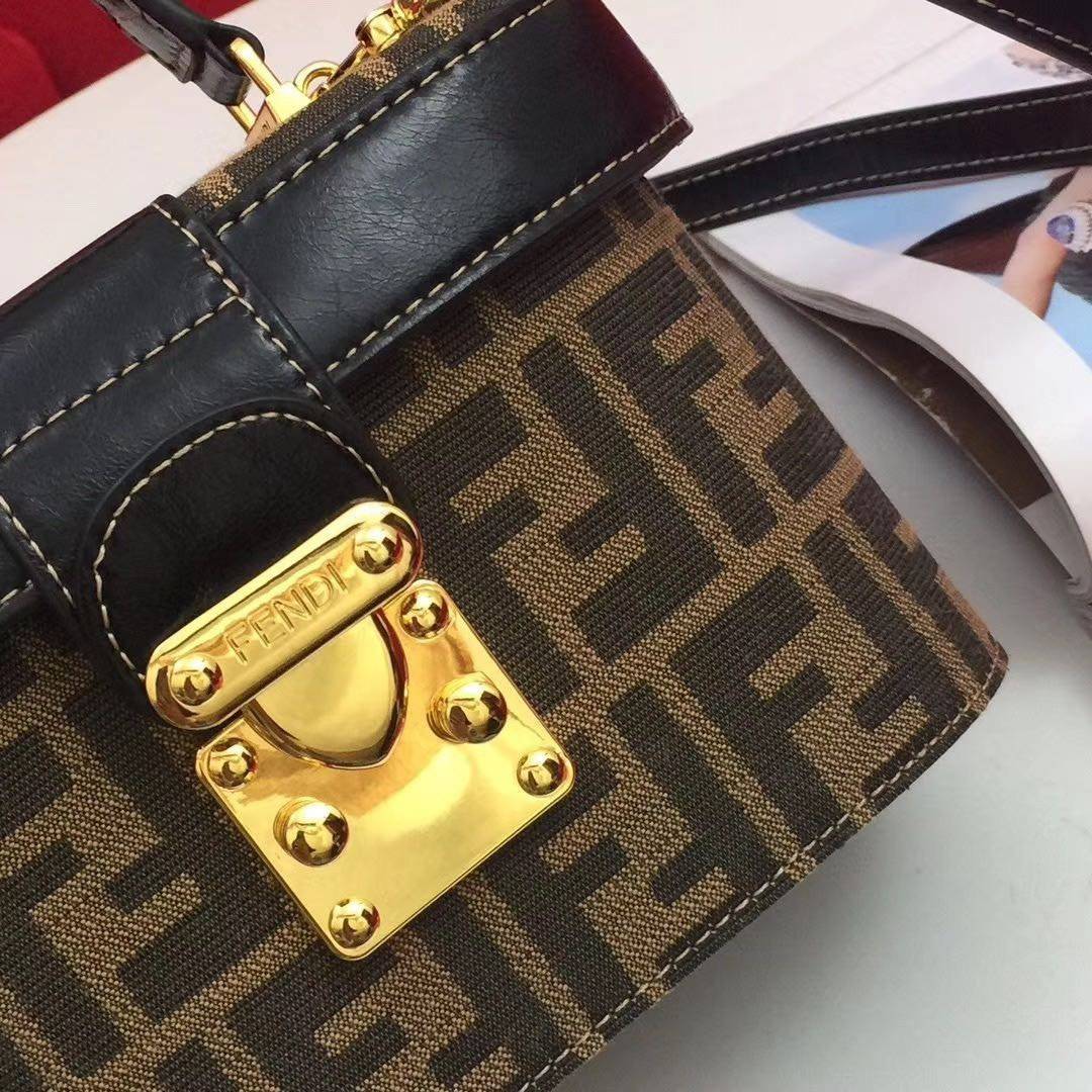 หนังแท้ Fendi Brown Zucca Vanity Bag