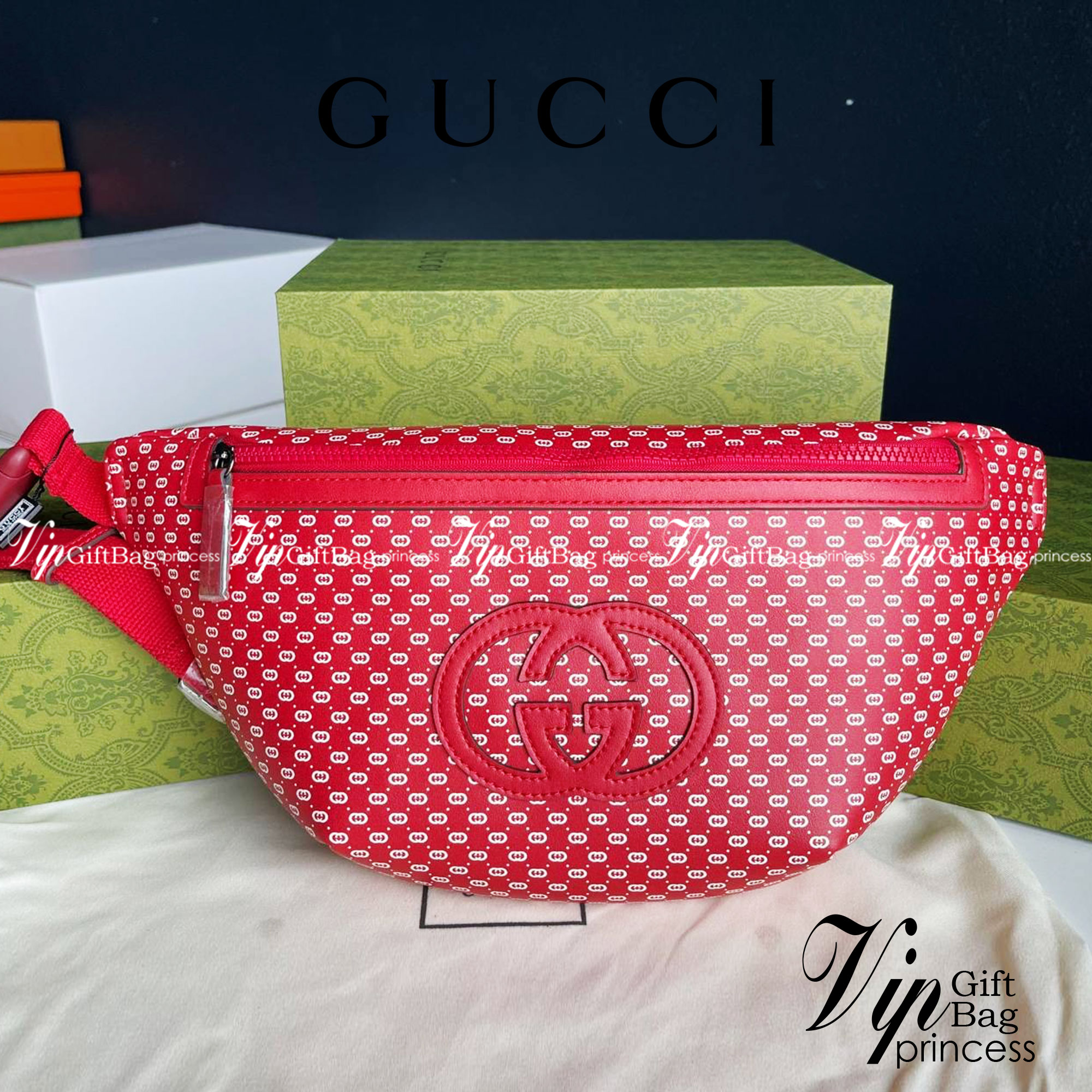 หนังแท้ GUCCI BELT BAG / GG BELT BAG RED กระเป๋าคาดอก/คาดเอว รุ่น Unisex ใช้ได้ทั้งหญิงชาย ภายในเป็นช่องโล่งกว้าง ใบใหญ่ขนาดมาตรฐานจุของได้เยอะ สายสะพายปรับได้ตามตัว ใบจริงเห็นแล้วหลงรัก คุ้มค่าที่สุด อีกรุ่นหนึ่งที่หลายคนตามหา งานออริสวยมาก ทำจากหนังแท้ 