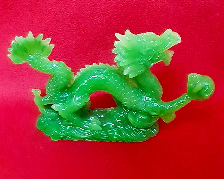 สินค้าหมดค่ะ มังกรถือลูกแก้วสีหยกแบบตั้งโต๊ะ เสริมดวงค้าขาย เรียกโชคลาภค่ะ