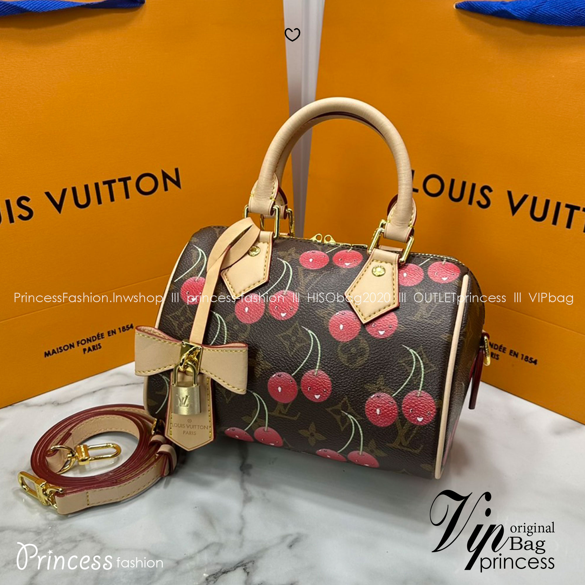 ORI หนังแท้ | 🍒 LV × TM Speedy Bandouliere 20 Bag Cherry Monogram กระเป๋าสะพายทรงหมอนใบเล็ก ดีไซน์สุดเก๋ไก๋ ด้วยลวดลายเชอร์รี่สีสันสดใสและน่ารักปรับลุคให้มีชีวิตชีวา คอลใหม่สุดเอ็กซ์คลูซีฟ