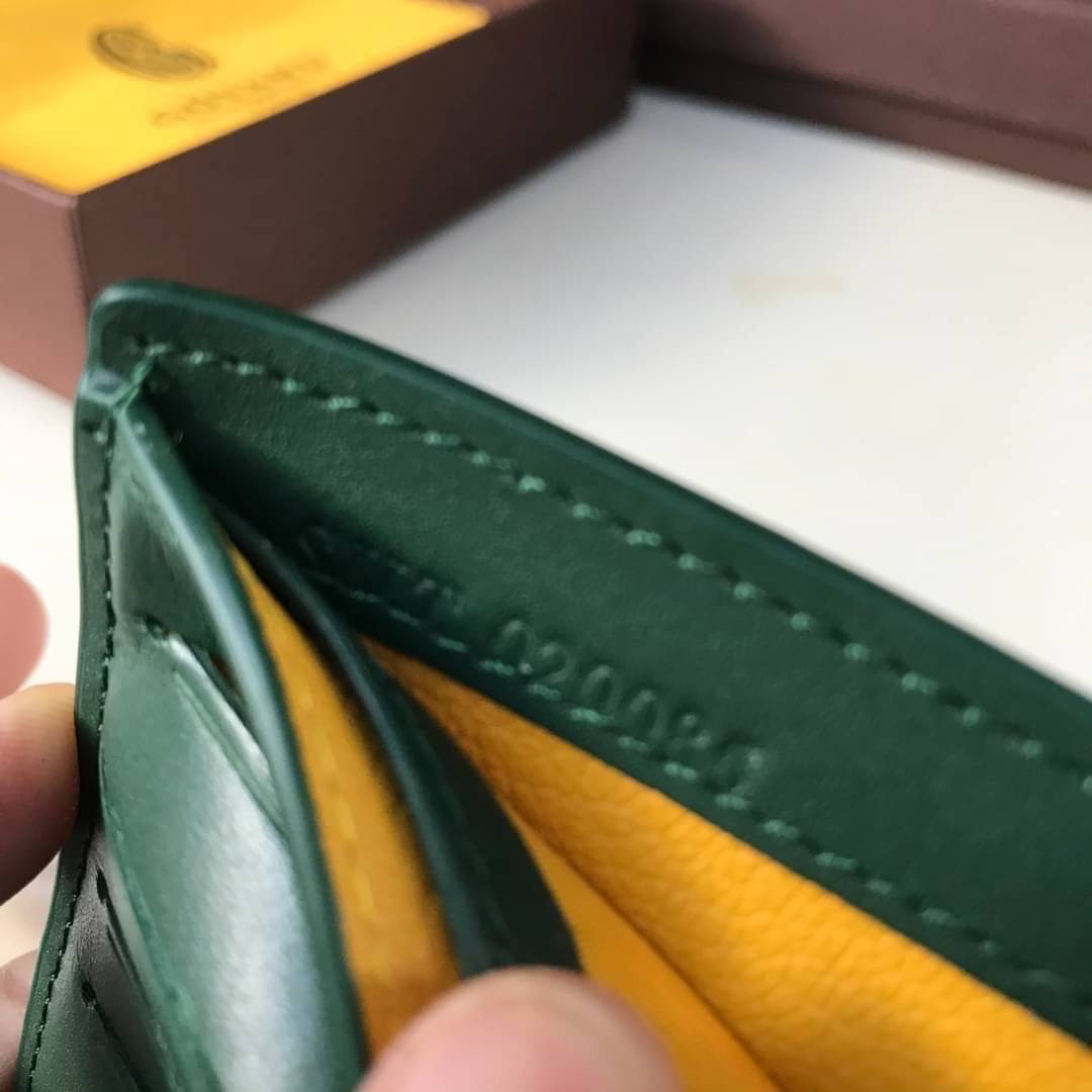 หนังแท้ GOYARD WALLET / GOYARD Victoire Bifold Wallet พร้อมส่งที่ไทย กระเป๋าสตางค์ผู้ชายใบสั้น พร้อมส่ง 6 สี พร้อมกล่องแบรนด์สวยหรูน่าใช้มากค่ะ อีกรุ่นที่ยอดขายไม่เคยตก 🤑🤑 ใบจริงดูผู้ดี ดูแพง!! ภายในมีช่องใส่บัตรได้เยอะ ใส่ธนบัตรได้ทุกใบ ห