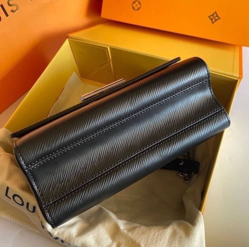 VIP 】หนังแท้ LOUIS VUITTON Epi Twist Shoulder Bag MM 4 สี พร้อมส่งที่ไทย