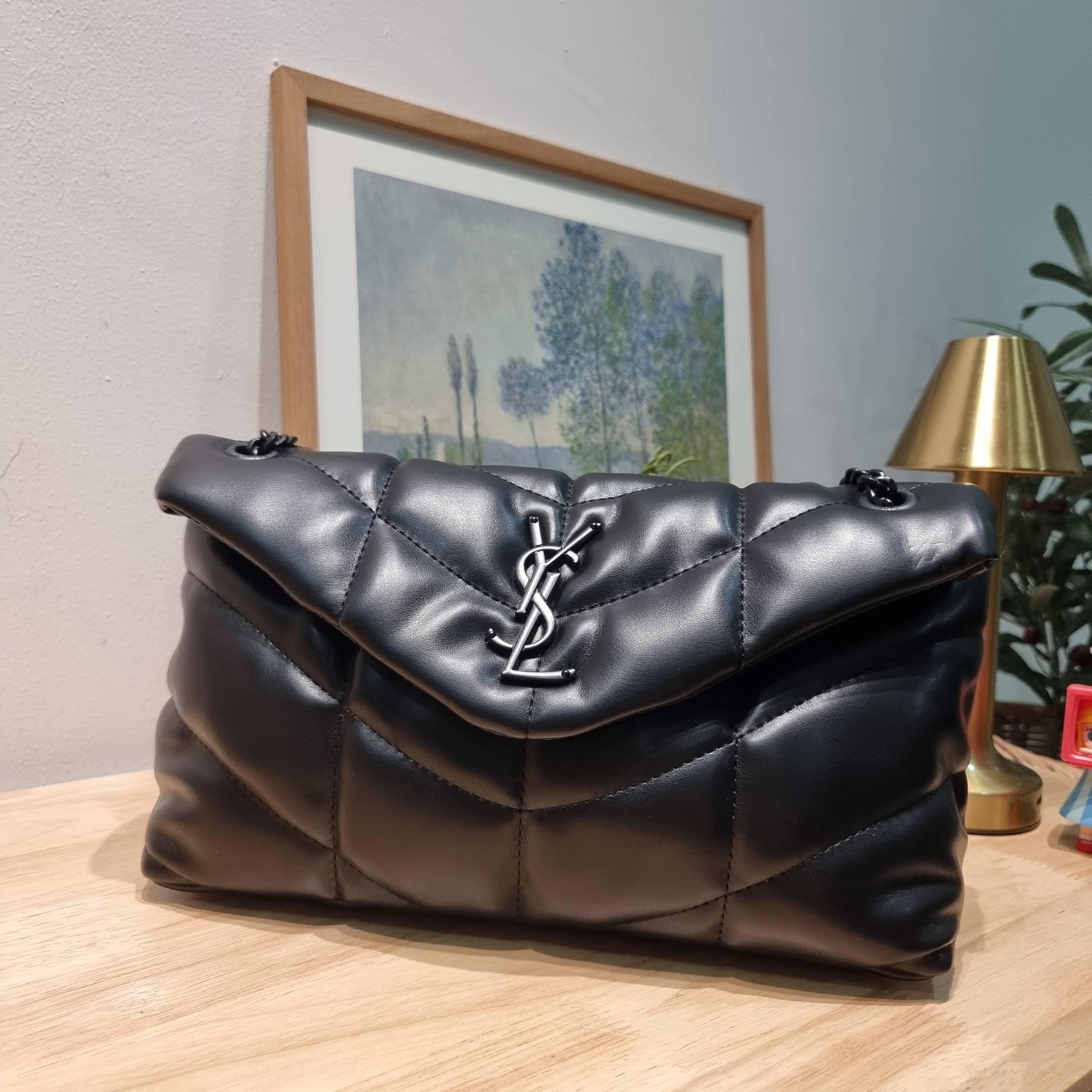 YSL PUFFER SMALL CHAIN BAG IN QUILTED / Yves Saint laurent puffer small chain bag in quilted กระเป๋าสะพายรุ่นยอดนิยม ทรงสวย ใช้ได้บ่อยไม่มีเบื่อ วัสดุหนังสัมผัสนิ่มมือ ดีไซน์เรียบหรู