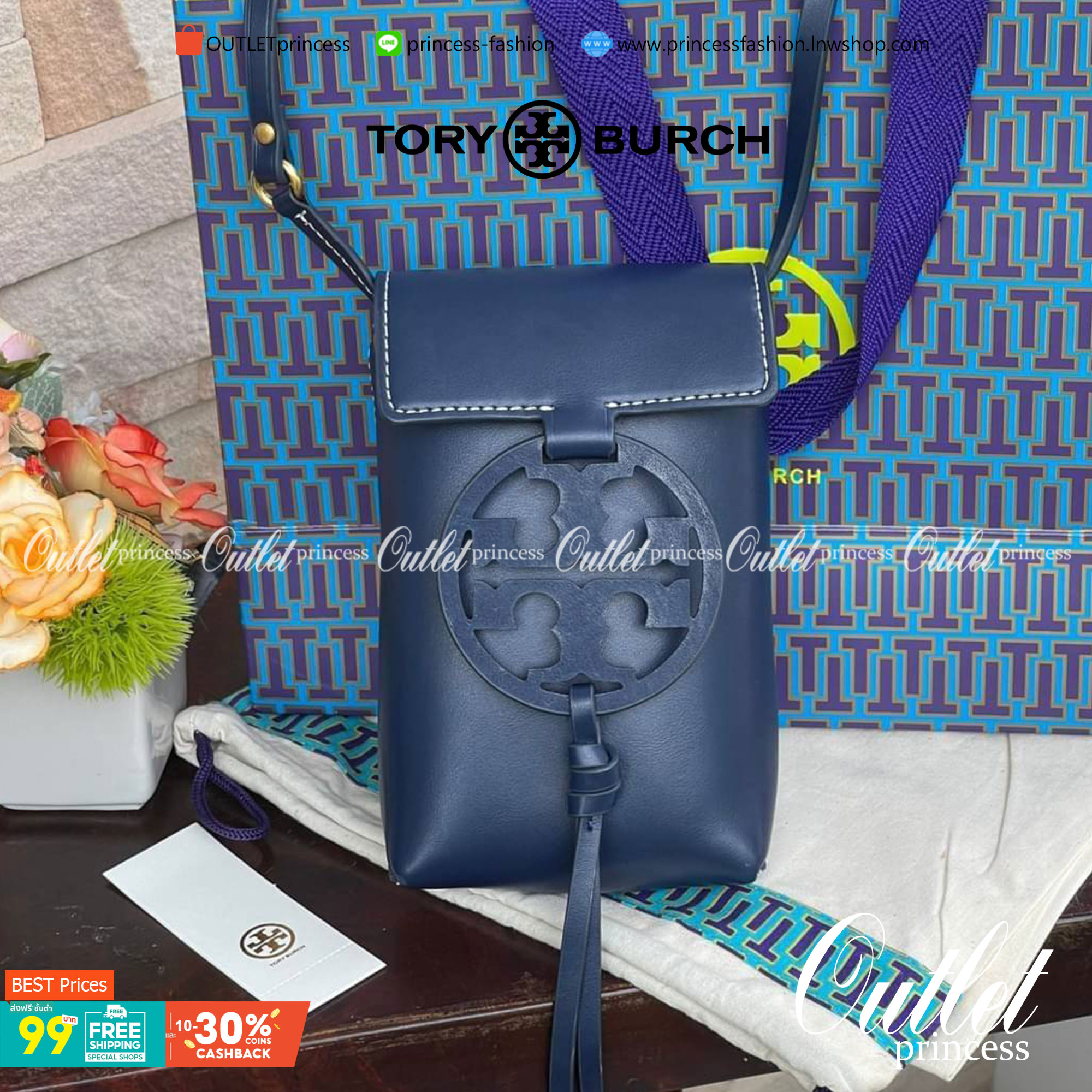 TORY BURCH MILLER METAL PHONE CROSSBODY อีกหนึ่งกระเป๋าใส่มือถือรุ่นฮิตที่เชื่อว่าหลาย ๆ คนต้องเคยเห็นผ่าน ๆ ตามาอย่างแน่นอน กับแบรนด์ Tory Burch ดีไซน์กระเป๋าทรงฝาพับแม่เหล็กใช้งานง่าย มาพร้อมดีเทล Logo สีเดียวกับเฉดสีของกระเป๋า แต่ยังมีความน่ารักด้วยทรง