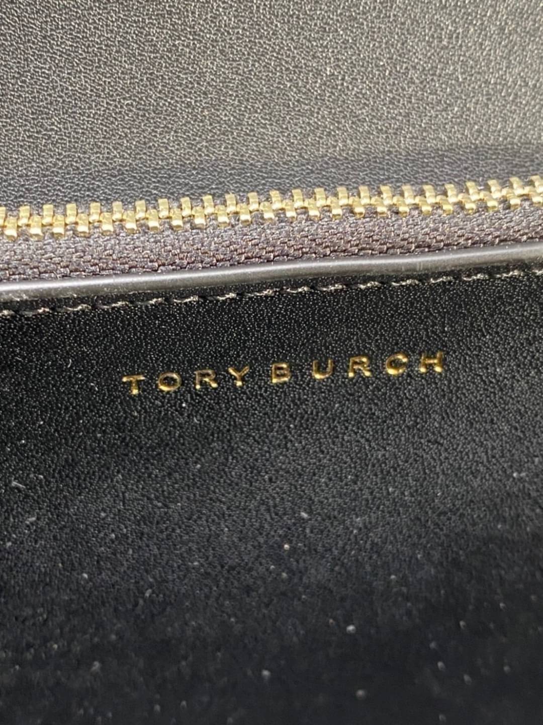 Tory Burch 75003 Eleanor Medium Convertible Shoulder Bag พร้อมส่งที่ไทย อีกรุ่นที่น่าครอบครองมากๆค่ะ กระเป๋าสะพายข้างและทบสายเป็นคล้องไหล่ได้ หนังแท้ชั้นดี ใช้ได้กับทุกๆโอกาส ห้ามพลาด ก่อนหมดนะคะ!!