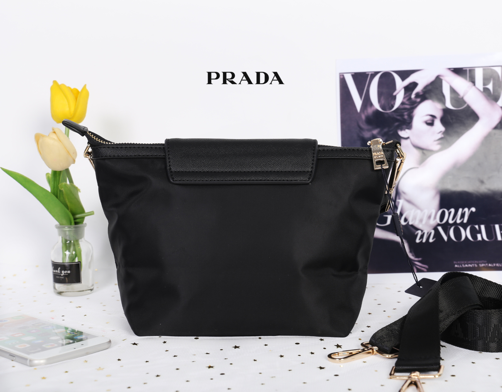 PRADA MINI WITH ZIP / PRADA nylon crossbody bag วัสดุ Nylon เนื้อหนาคุณภาพดีตามแบบฉบับแบรนด์ ด้านหน้าประดับโลโก้แบรนด์ สามารถสะพายได้ 2 แบบ