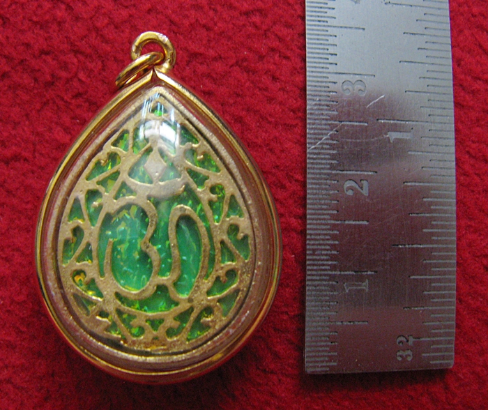 สินค้าหมดค่ะ จี้พระพิฆเนศปางลีลาพระนฤตยะคณปติ(ศิลปิน ดารา นักแสดง ผู้ที่พบปะผู้คน)พื้นสีเขียวล้อมเพชรเลี่ยมทองไมครอนพร้อมใบคาถาค่ะ