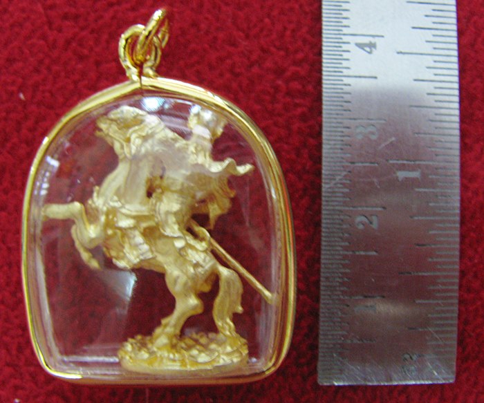 สินค้าเลิกผลิตค่ะ เทพเจ้ากวนอูทรงม้าถือง้าวด้านหน้า เนื้อทองเลี่ยมทองไมครอนพร้อมใบคาถา แก้ชงปีขาล ปี2559ค่ะ