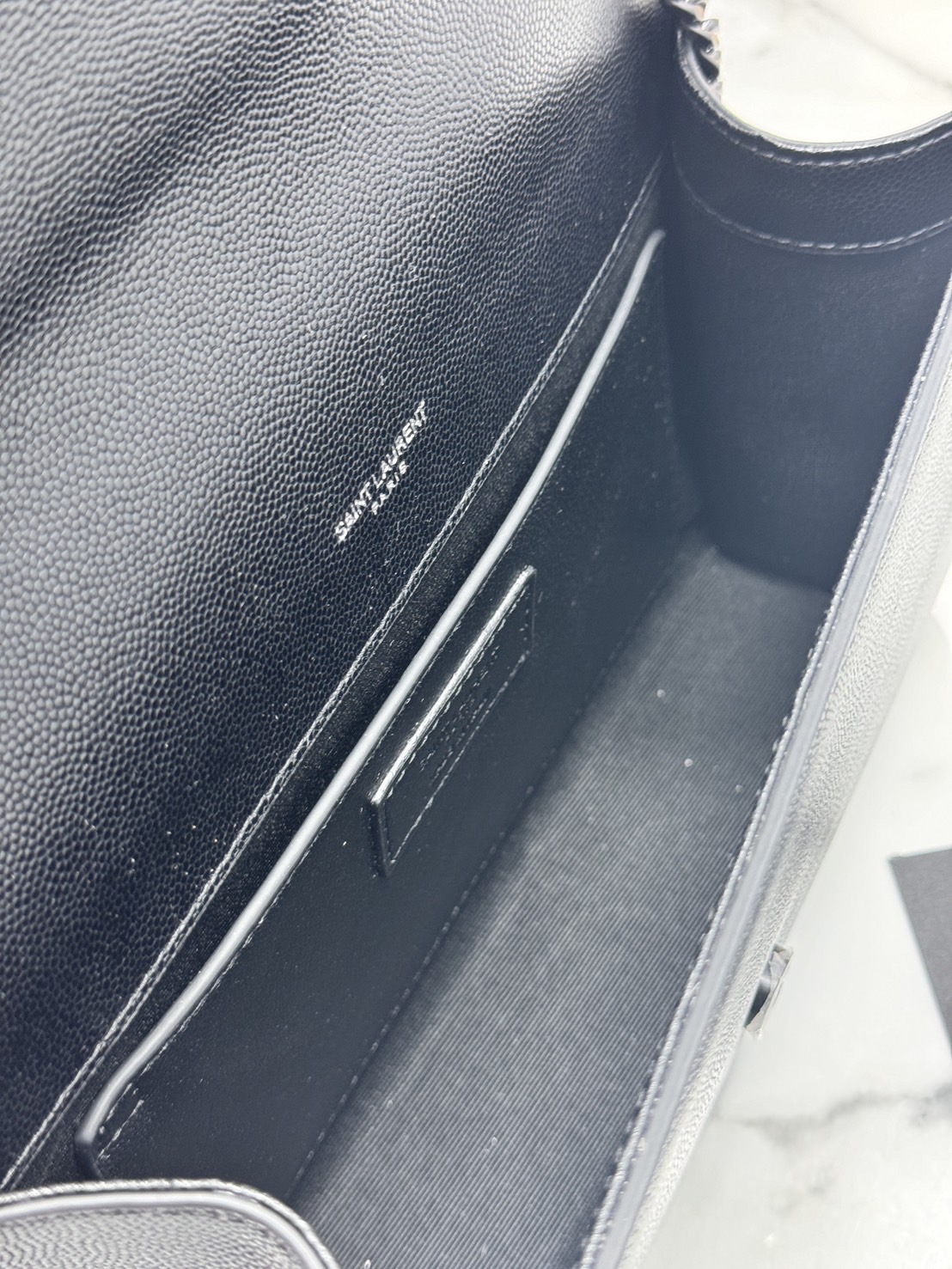 ORI หนังแท้ | YSL KATE MEDIUM BAG / YSL Woc Bag กระเป๋าสะพายทรง woc เรียบหรูดูแพงที่แท้จริง งานหนังเต็มใบโดดเด่นด้วยโลโก้แบรนด์สุดหรู รุ่นฮิตลอดกาลดูดีมีระดับ