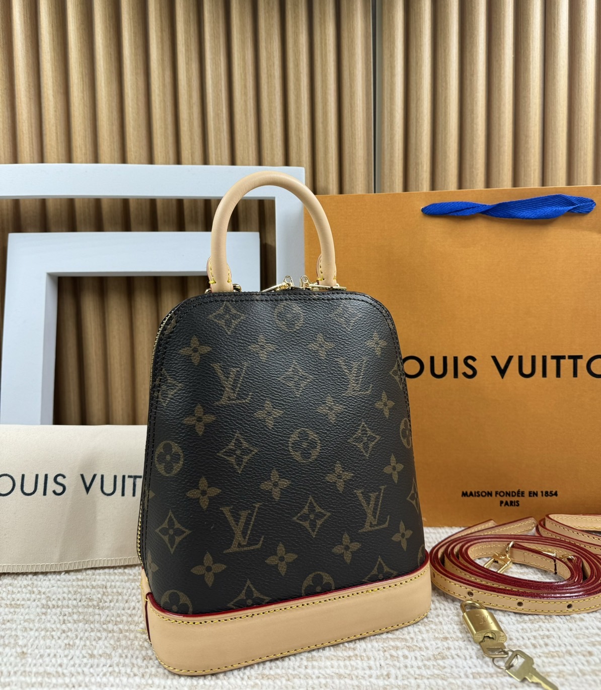LV Alma Backpack Monogram Canvas กระเป๋าสะพายเป้ลายโมโนแกรม เกรดออริ 1:1