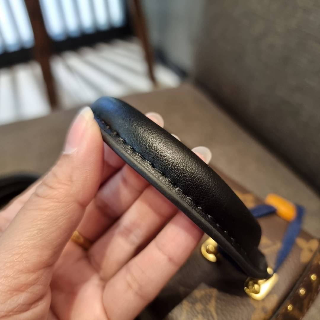 LV CROSSBODY BOX BAG / LV Reverse Monogram Camera Box Bag กระเป๋าถือ/สะพายวีไอพีพรีเมี่ยม สวยหรูทุกมุม ตกแต่งเพิ่มดีเทลด้วยหมุด วัสดุหนังแคนวาสคุณภาพ เปิดปิดด้วยตัวบีบล็อค แน่นหนา มีหูจับในตัว และสายสะพายข้างมาให้ ภายในเป็นช่องโล่ง ใส่มือถือได้ทุกรุ่น มาพ