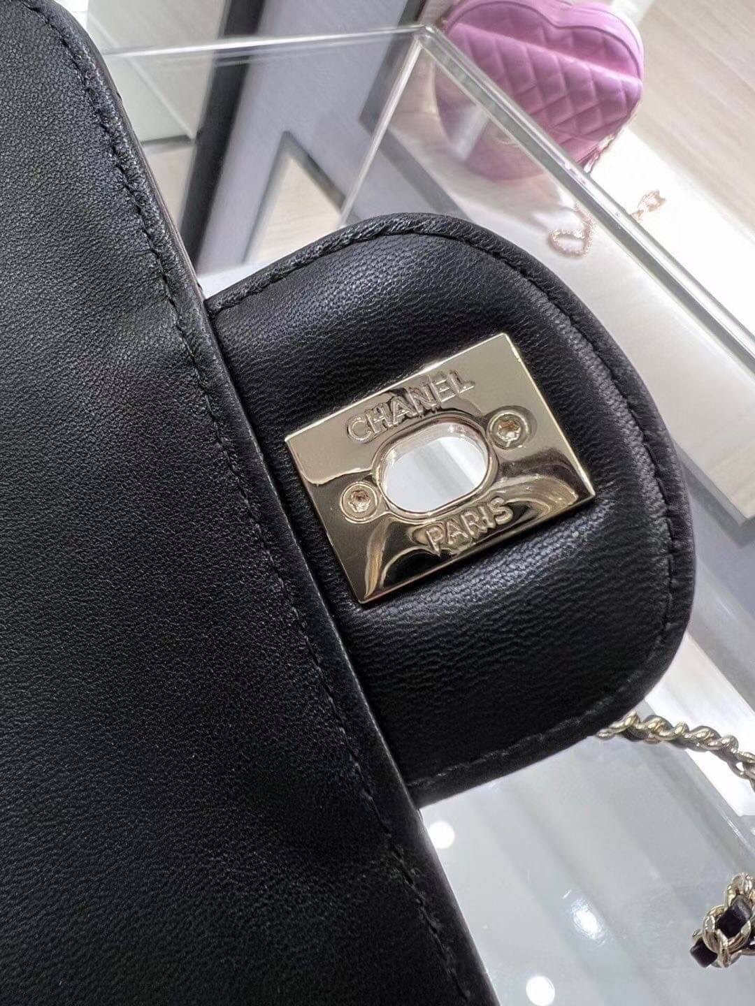 CHANEL Heart Bag 2022 SpringSummer Crossbody สวยมาก มงลงมาก!! กระเป๋าสะพายสุดคิ้วท์ ที่ดีไซน์รูปทรงหัวใจไม่ซ้ำใคร น่ารักทุกสี น่าใช้ไปเลยแม่!!