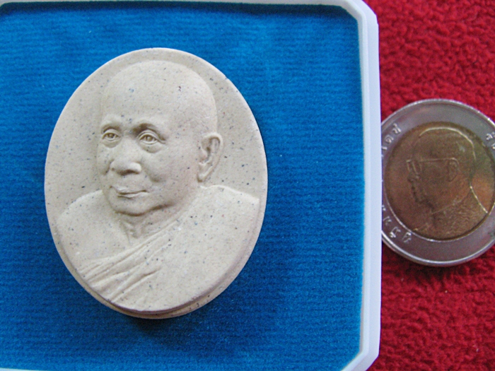 สินค้าหมดค่ะ พระผงรูปเหมือนสมเด็จพระญาณสังวร สมเด็จพระสังฆราช ด้านหลัง ญสส ฉลองพระชันษา 100 ปี 3 ตุลาคม 2556 พร้อมกล่องเดิมค่ะ