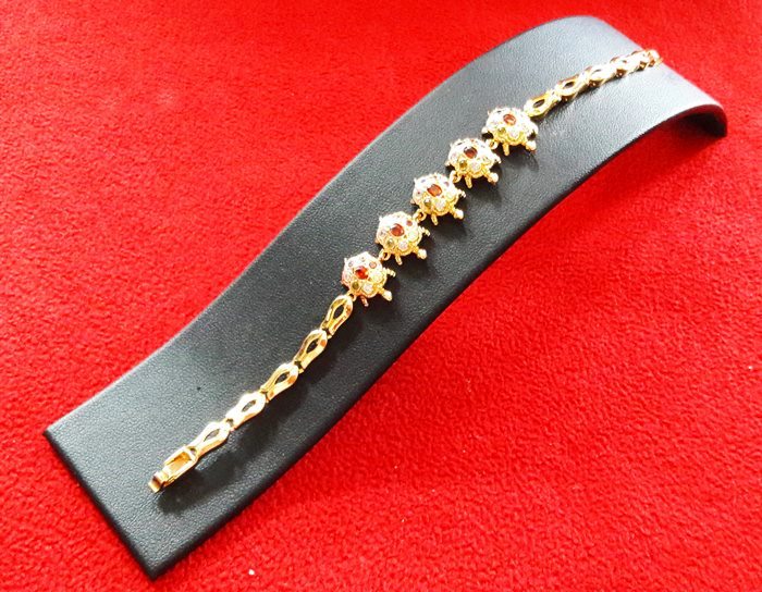 สินค้าหมดค่ะ ชุดสร้อยข้อมือและต่างหูเต่าพลอยนพเก้าเสริมโชคลาภ เงินทอง อายุยืนค่ะ