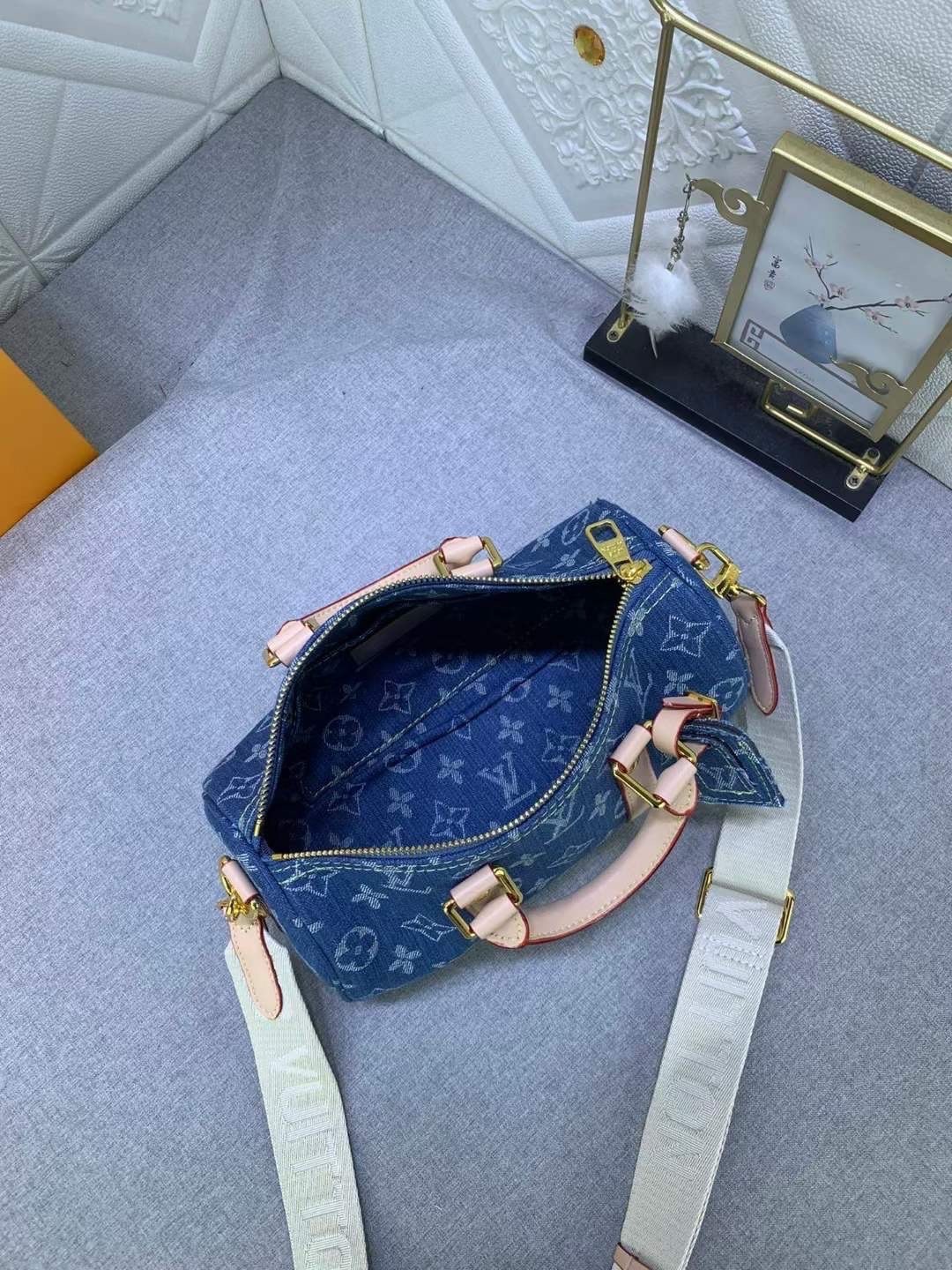 LV Keepall Bandouliere 25 Monogram Denim Canvas กระเป๋าสะพายใบเล็กเดนิมสุดเท่สายสปอร์ต เกรดออริ 1:1 ใช้งานต่างประเทศได้