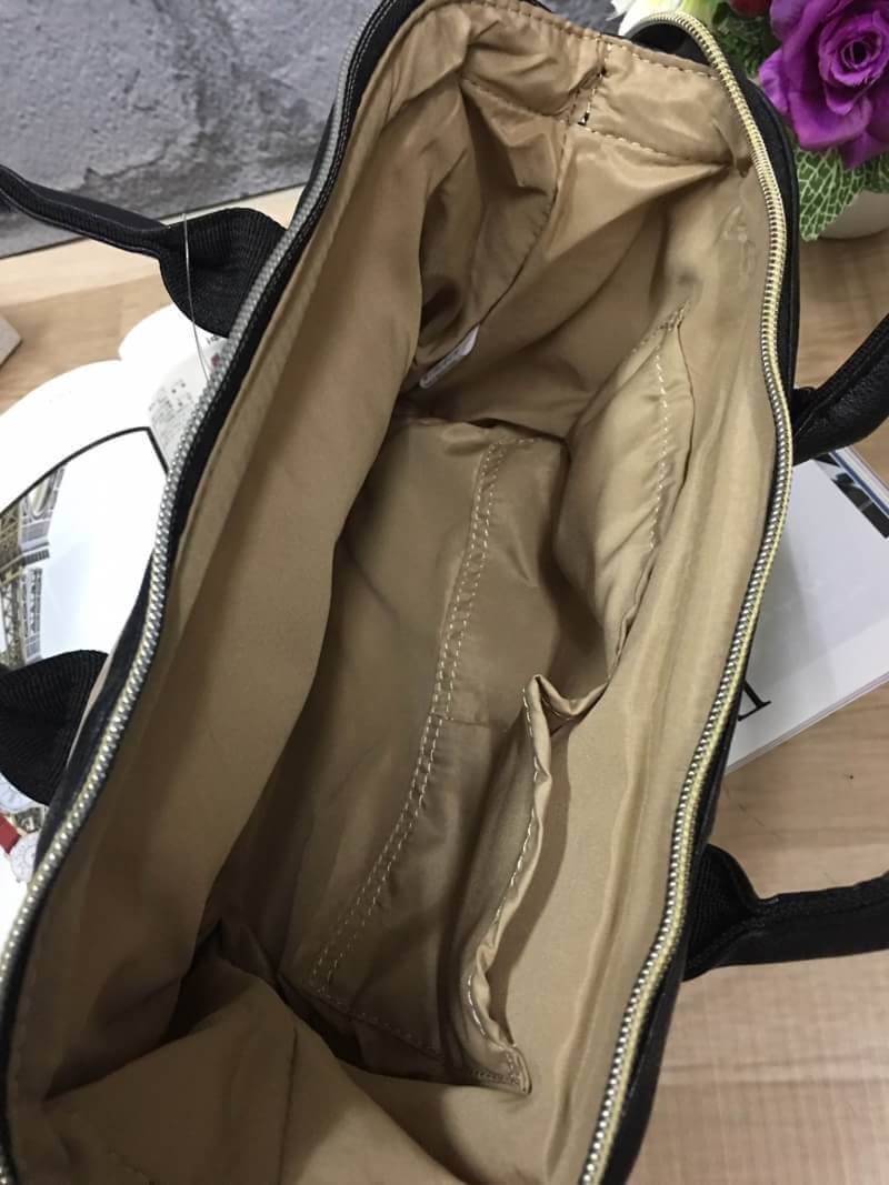 ANELLO NYLON 2 WAY MINI BOSTON BAG 2017 แบรนด์ฮิตติดลมบนในขณะนี้ กับคอลเลคชั่นใหม่เป็นรุ่นทรงShoulder bag วัสดุNYLON สลับกับ Pu น้ำหนักเบา กันน้ำได้ ช่องใหญ่เปิดปิดด้วยซิปคู่ ปากกระเป๋ามีโครงสะดวกใช้ ดูแลรักษาง่าย ตัวจริงน่าใช้ทุกสีเลยคะ เป็นรุ่นใหม่อีกรุ