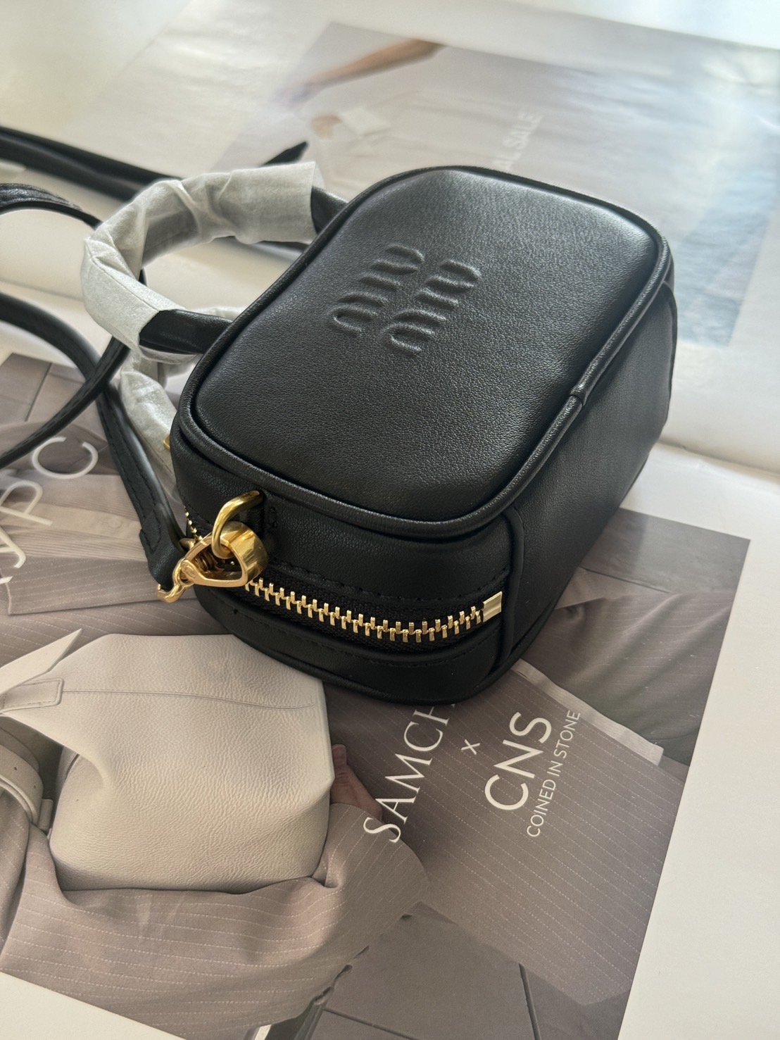 MIUMIU Leather micro bag / MIUMIU Mini Bag กระเป๋าถือสะพายใบเล็ก เกรดออริ 1:1 ใช้งานต่างประเทศได้ ภาพถ่ายจากงานขายจริง
