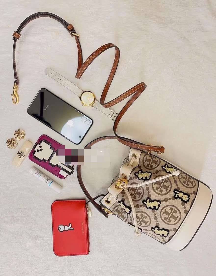 TORY BURCH MINI T MONOGRAM EMBROIDERED RABBIT BUCKET BAG WITH LEATHER SMALL WALLET ((143230)) 🎁 เปิดตัวรุ่นใหม่ได้น่ารักและสวยงามมากๆ พร้อมส่งที่ไทยก่อนใคร