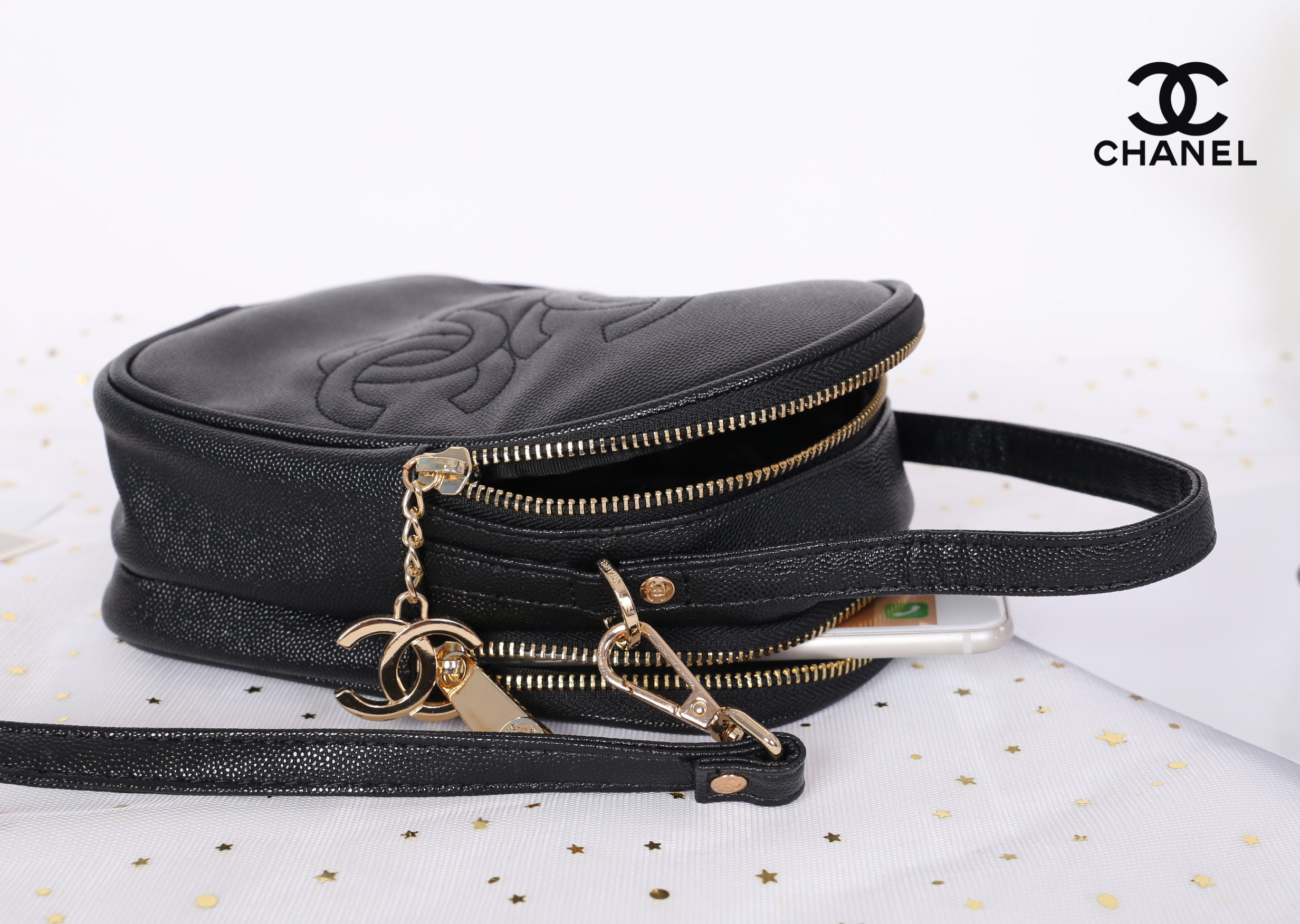 CHANEL Chanel Triple crossbody with two zip กระเป๋าสะพายใช้งานได้ทั้งแบบถือ และสะพาย crossbody หนังลายคาเวียร์