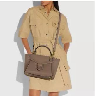 COACH COURIER CARRYALL 23 IN COLORBLOCK SIGNATURE CANVAS พร้อมส่ง 7 แบบ พร้อมส่ง ลุคดูไฮสุดๆค่ะ! กระเป๋าสะพายหนังหรูหราและคลาสสิค หนังแท้ชั้นดีที่สุด น้ำหนักเบา หนังสวยมากก สัมผัสแล้วหลงรักแน่นอนจ้าา😘
