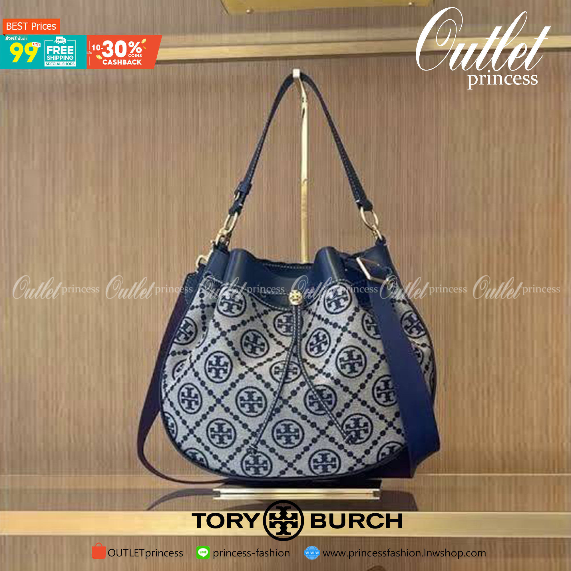 Tory burch t monogram jacquard drawstring hobo อีกหนึ่งคอลเลคชั่นจาก T monogrameที่ออกแบบมาในรูปทรงกระเป๋า hobo เป็นกระเป๋าที่มีพื้นที่เยอะในการจัดเก็บสิ่งของได้อย่างดีเยี่ยม ลวดลายสีสันของกระเป๋าทอลายแบบแจ๊คการ์ดอย่างประณีต สะท้อนให้เห็นถึงกลิ่นอายงานฝีม