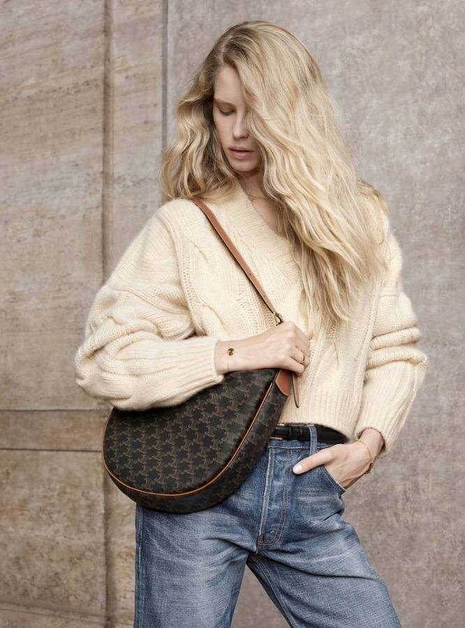 CELINE HOBO / CELINE HELOISE BAG IN SUPPLE CALFSKIN ไปตามตาลิซกัน ^^ เดอะเบสท์เซลเลอร์ต้องยกให้ กับกระเป๋าสะพาย ฟังก์ชั่นสุดเลิศ จุของได้เยอะ ดีไซน์รูปทรงใช้งานง่าย