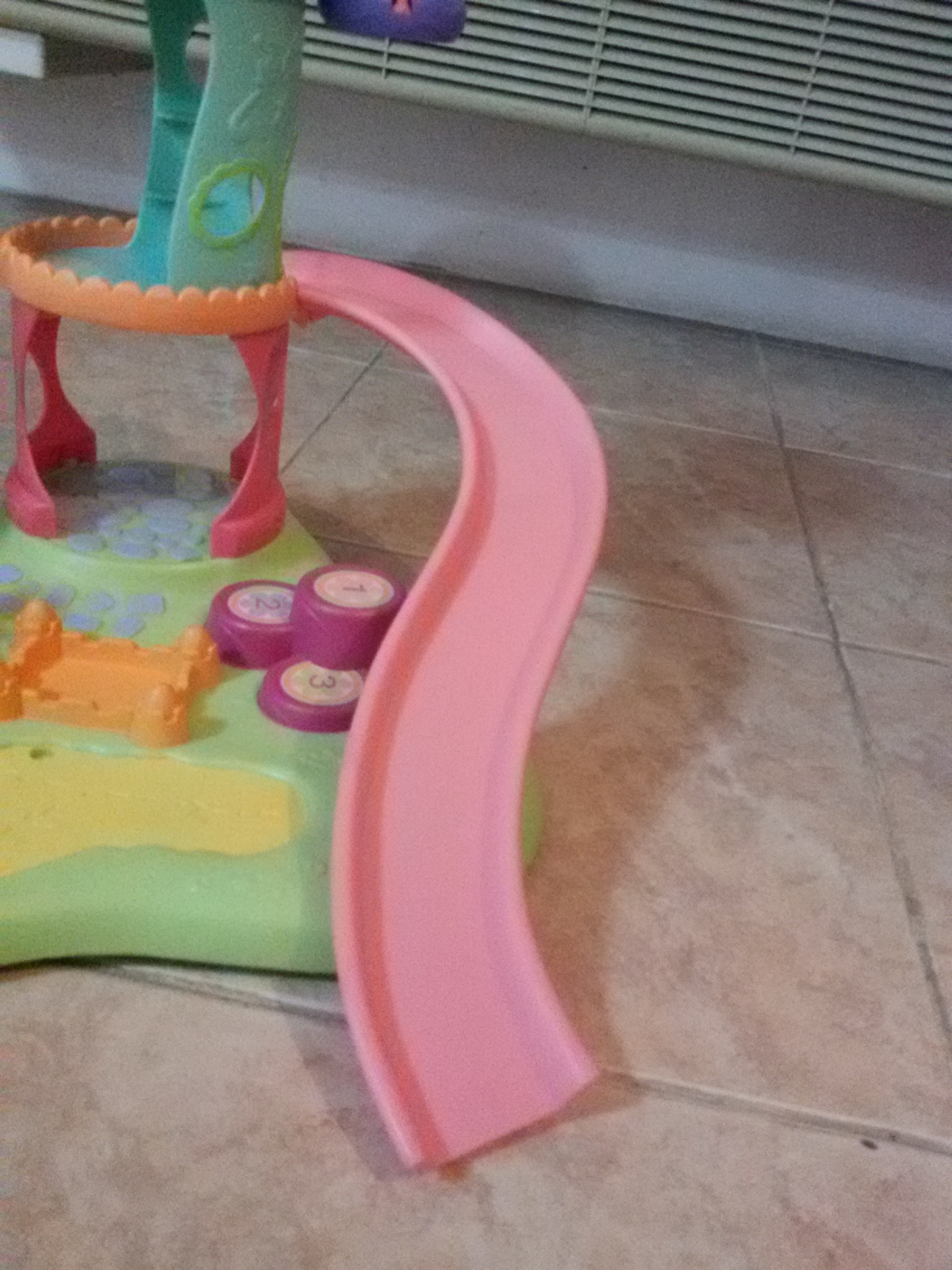 Littlest Pet Shop: Whirl Around Playground Playset มือสองสภาพดีค่ะ (หลังใหญ่)