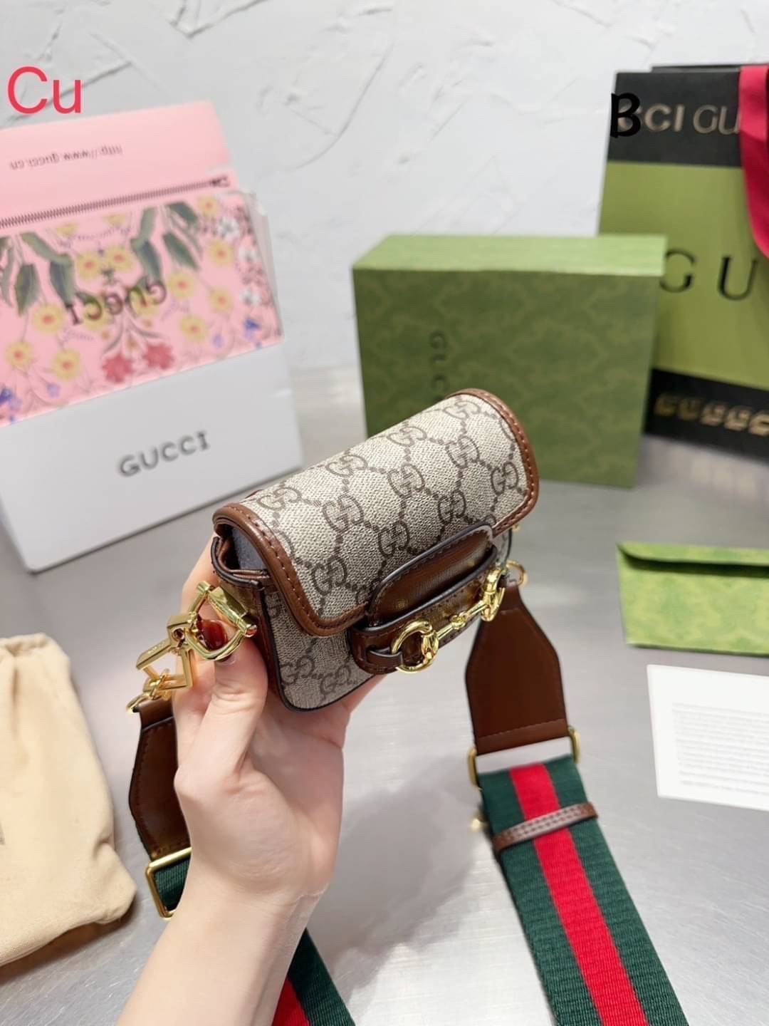 GUCCI HORSEBIT 1955 STRAP WALLET พร้อมส่ง กระเป๋าสะพายใบเล็กจิ๋ว มินิน่ารักน่าใช้ สายสะพายถอดได้ เลื่อนปรับระดับได้ เป็นอีกรุ่นที่น่าใช้มากๆ