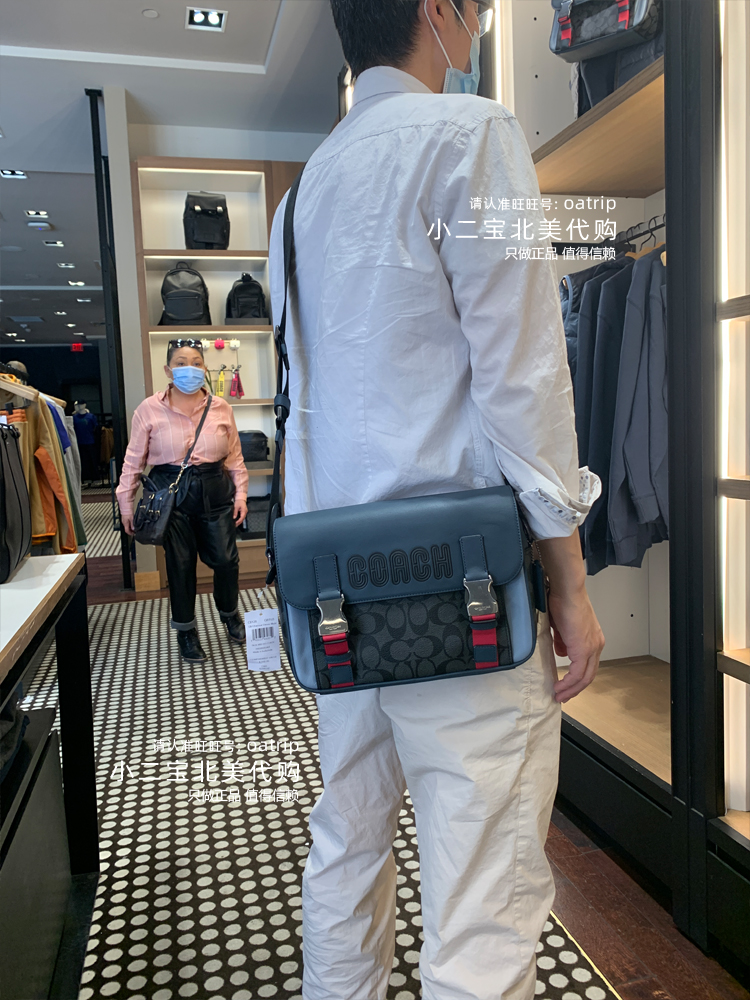 COACH TRACK CROSSBODY IN COLORBLOCK WITH COACH PATCH C6657 C8128 หล่อบอกต่ออีกหนึ่ง กระเป๋าสะพายทรงแมสเซ็นเจอร์ รุ่นเอาใจหนุ่มๆ ที่สาวๆก็อยากใช้!! ด้วยดีไซน์สีคัลเลอร์บล็อคที่โดดเด่น ทำให้ดูน่าใช้งาน วัสดุหนังแท้ สวยคมซ่อนหรู ฝากระเป๋ามีตัวล็อคแน่นหนา เปิ