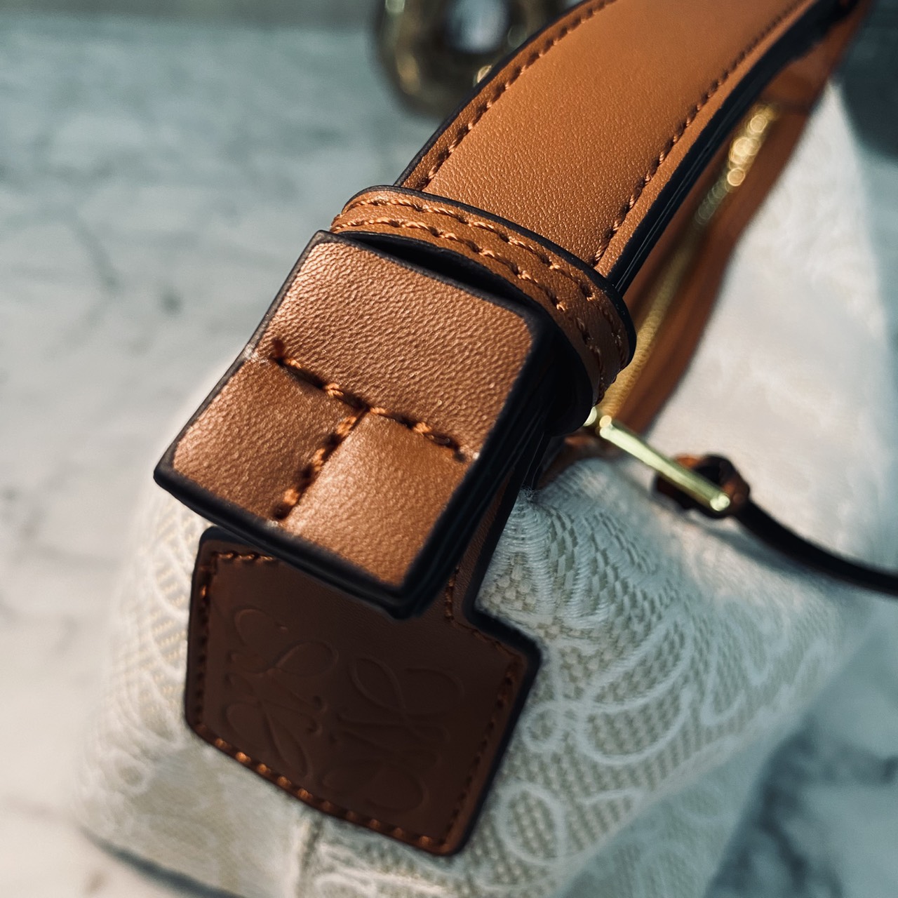 LOEWE Cubi Small Logo Canvas Top Handle Bag กระเป๋าทรงสวยดีไซน์ยอดฮิตประจำปีเลย! ปักโลโก้แบรนด์บนผ้าทั้งใบเป็นเอกลักษณ์ หูจับปรับได้ สวยหรูวินเทจ