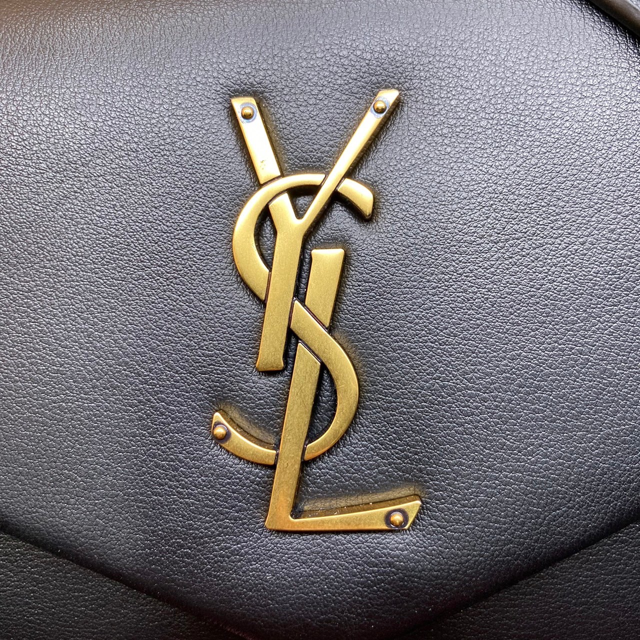 YSL CALYPSO IN PLUNGED / YSL Calypso Padded Leather Shoulder Bag กระเป๋าสะพาย คอลใหม่ ดีไซน์โลโก้โดดเด่น อะไหล่ทอง