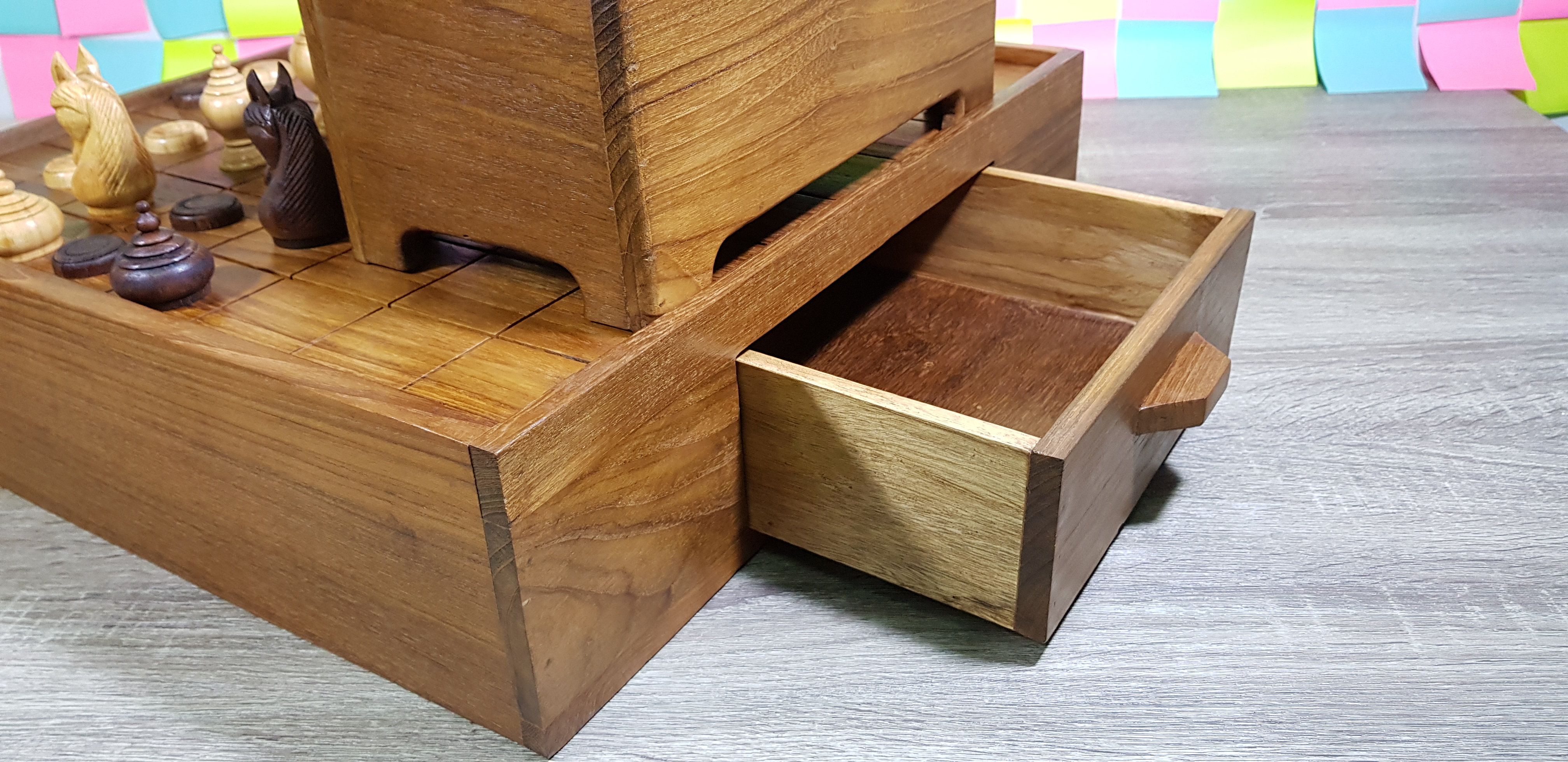 ชุดหมากรุกไทยคาณฑีวะพร้อมกระดานลิ้นชักไม้และกล่องไม้แบบมีช่อง