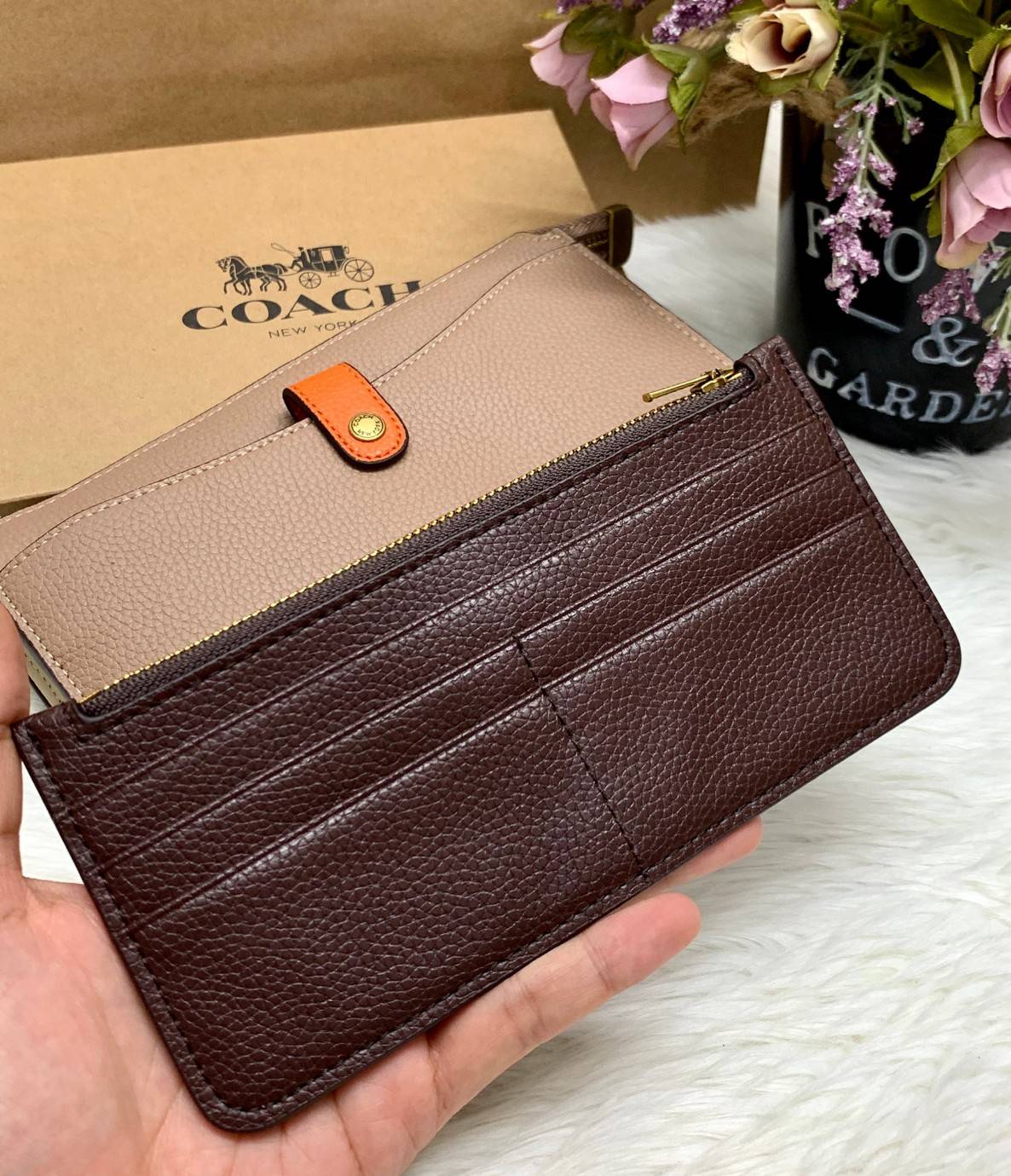 COACH Noa Pop-Up Messenger In Colorblock Signature Bag ((73316//37458//31864)) 💋ได้ไปสุดคุ้ม ไม่ผิดหวังแน่นอนจ้าา!! กระเป๋าแบบคลัท//สะพายข้างได้//ครอสบอดี้ร์ได้ วัสดุหนังแท้ หนังนิ่มสวยค่ะ ช่องหลักเปิดปิดแบบซิป ภายในกว้าง ใส่มือถือได้ทุกรุ่น;กระเป