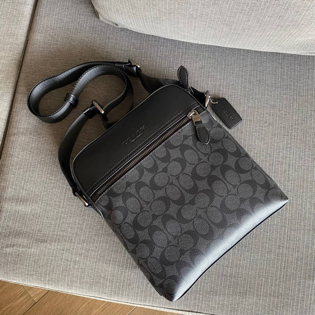 COACH HOUSTON FLIGHT BAG IN SIGNATURE CANVAS (F73336) ขายดีตลอดกาล!! คลาสสิคไม่มีใครเกิน!! กระเป๋าสะพายข้างทรงแมสเซ็นเจอร์ยอดฮิต ทรงสวย ดูดี 🔥 เป็นอีกรุ่น ที่พลาดแล้วต้องรอนานมากๆ ฮ๊อต ฮิต สุดๆ ใช้ได้ทุกเพศ Unisexสุดๆ เท่ห์มากบอกเลย จะออกงานไหน ไม