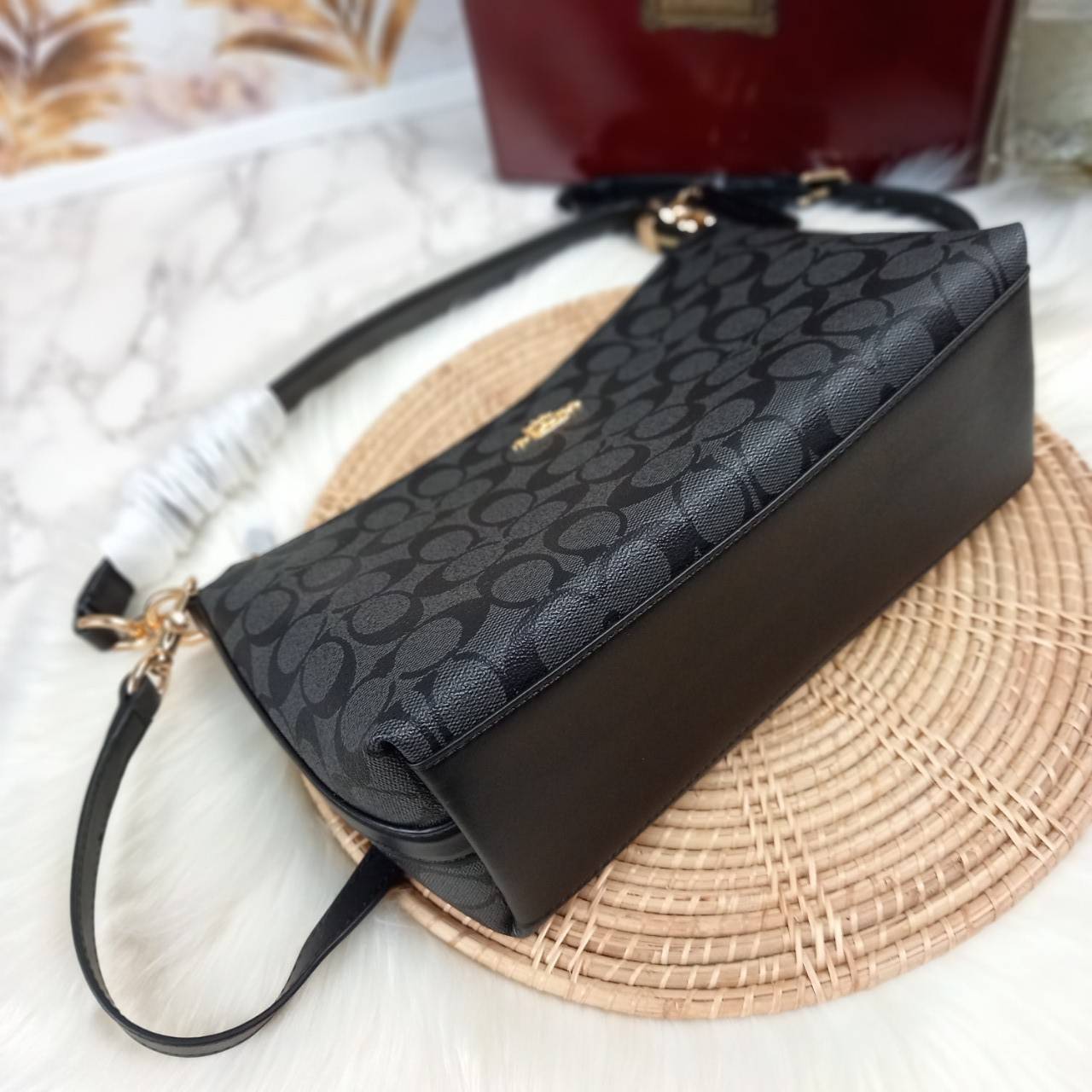 COACH LEWIS SHOULDER BAG IN SIGNATURE CANVAS (COACH F85696)🌺พอชใบใหญ่ ใส่ของได้จุใจ มีสายให้ 2 สาย อะไหล่สีทอง หรูหรา คลาสสิค สายยาวถอดได้ ปรับได้ ช่องด้านใน กว้างมากๆ ใช้ได้ทุกโอกาสจริงๆ แนะนำ ไม่ควรพลาดจ้า