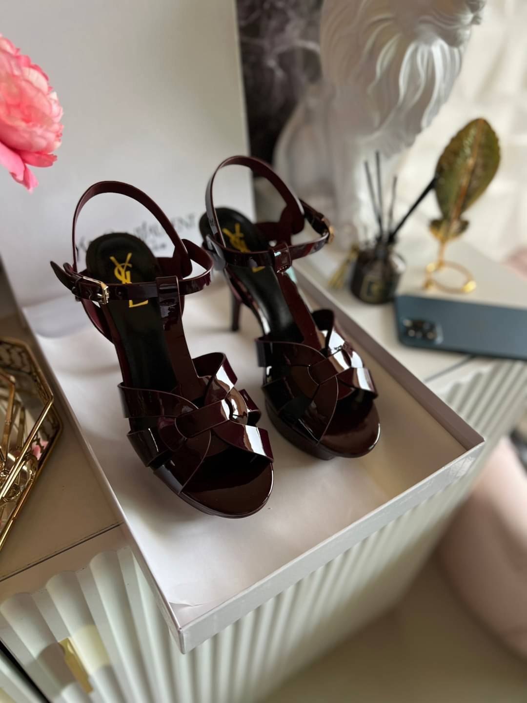 YSL TRIBUTE HEEL / SAINT LAURENT TRIBUTE HEEL / YSL HIGH HEEL เกรดออริจินอล รองเท้าส้นสูงแบรนด์หรู ที่สาวๆ ทุกคนควรมี ไว้ออกงานหรือใส่ทำงานได้ คู่นี้คือปังได้ตลอดกาล เพิ่มความสูงเพรียว สวยหรูมากค่ะ