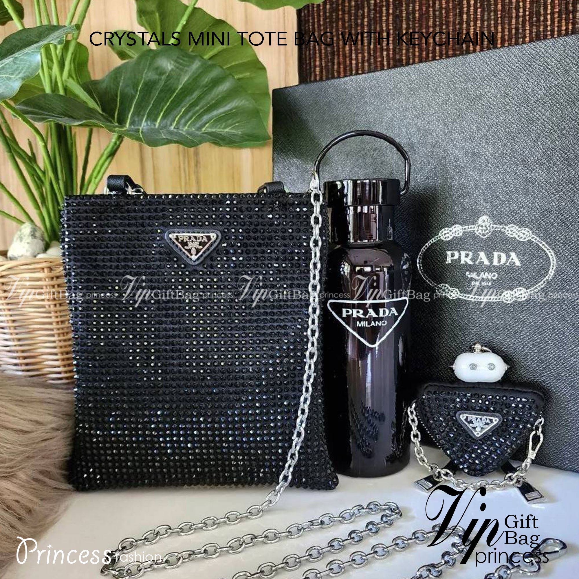 เซทสุดคุ้ม! ซื้อ1ได้ถึง3 PRADA CRYSTALS MINI TOTE BAG WITH KEYCHAIN AND VACUUM BOTTLE VIP สวยหรูดูดี items นี้คุ้มมากๆได้ถึง3อย่างทั้งกระเป๋าสะพาย(พร้อมสายโซ่)+พวงกุญแจ+กระบอกน้ำครบชุด ไอเท็มแนะนำน่าใช้ควรค่านักสะสม