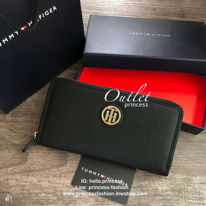 TOMMY HILFIGER Zipper Wallet & Valet เปิด - ปิดกระเป๋าด้วยซิปรอบ ด้านในมีช่องใส่บัตร ช่องใส่ธนบัตรและช่องซิปใส่เหรียญ จะมอบเป็นของขวัญหรือใช้เองก็แนะนำเลยค่ะ