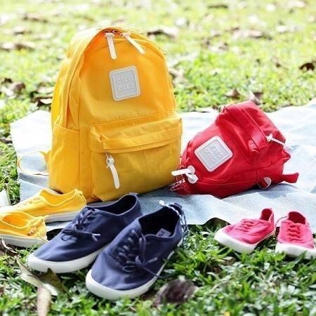 Cilocala backpack Size S กระเป๋าแบ็คแพ็คสีหวานที่ฮิตกันอย่างมากในหมู่วัยรุ่นญี่ปุ่นและฮ่องกง ด้วยสีหวานๆ โทนพาสเทล ดีไซน์น่ารัก ทันสมัย สำหรับสาวๆ ที่ชอบเก็บของกระจุกกระจิก เพราะมีช่องด้านในเป็นแยกเป็นสัดส่วน จะสะพายไปเรียนหรือแบ็คแพ็คไปเที่ยวได้หมดเลยค่า