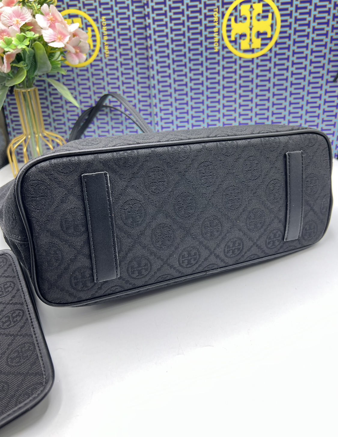 ORI หนังแท้ | Tory Burch T Monogram zip tote bag กระเป๋าทรงโท้ทใบใหญ่ทรงกว้างพร้อมใบเล็กเข้าเซ็ท งานผ้าแจ็คการ์ดตัดขอบหนัง เดอะเบสท์ เซลเลอร์!!