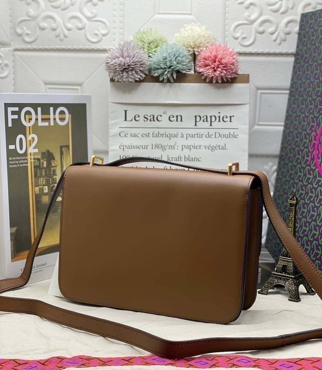 Tory Burch 75003 Eleanor Medium Convertible Shoulder Bag พร้อมส่งที่ไทย อีกรุ่นที่น่าครอบครองมากๆค่ะ กระเป๋าสะพายข้างและทบสายเป็นคล้องไหล่ได้ หนังแท้ชั้นดี ใช้ได้กับทุกๆโอกาส ห้ามพลาด ก่อนหมดนะคะ!!