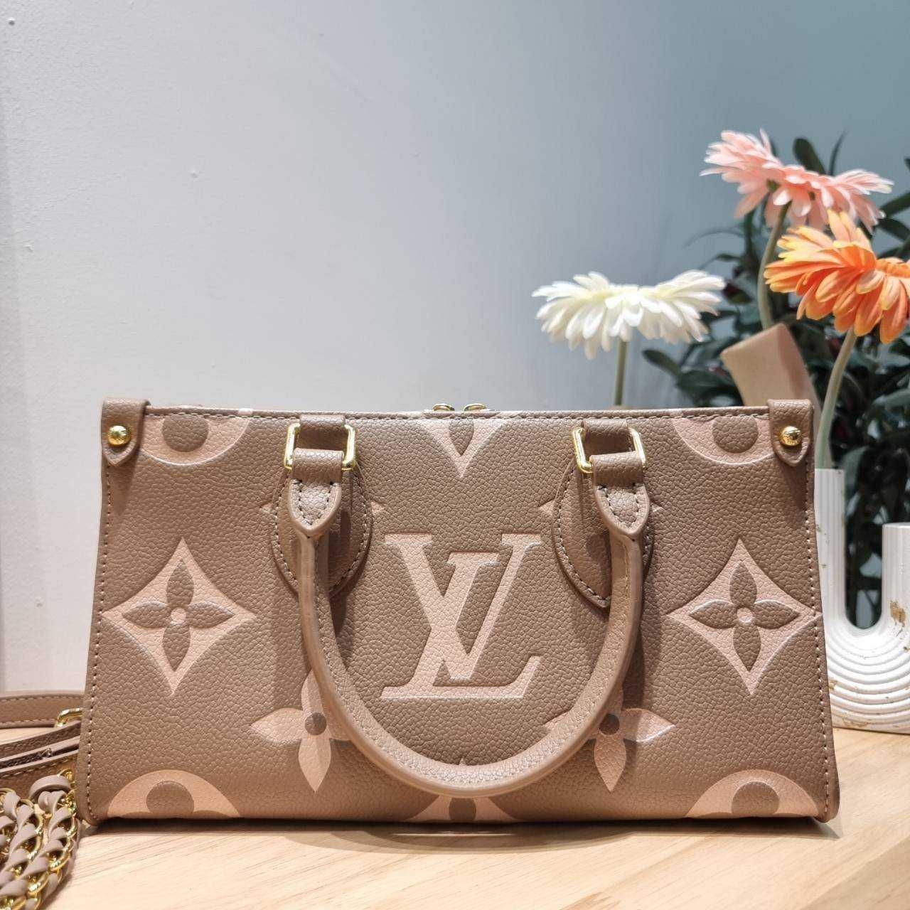 LV OnTheGo East West Monogram Bag / LV Tote Bag กระเป๋าทรงโท้ทที่ใครเห็นต้องเป็นคลั่งรัก ยอดฮิต คลาสสิค ผู้ดี หรูหราได้ทุกลุค ทุกสไตล์ เกรดวีไอพี ไฮเอน 1:1