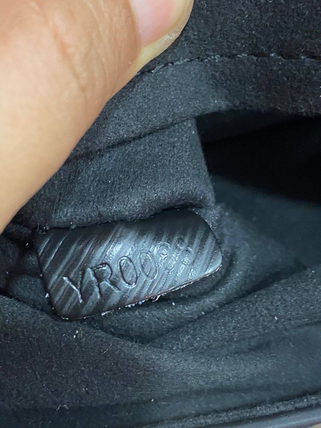 ORI หนังแท้ | LV Twist MM bag Epi grain leather กระเป๋าสะพาย/กระเป๋าถือรุ่น พร้อมสายสปอร์ต หนังลายเกรน Epi โดดเด่นด้วยโลโก้หน้า สวยหรูเป็นเอกลักษณ์ ดีไซน์คัลเลอร์บล็อค สัมผัสโดดเด่นแมตช์กับทุกสไตล์