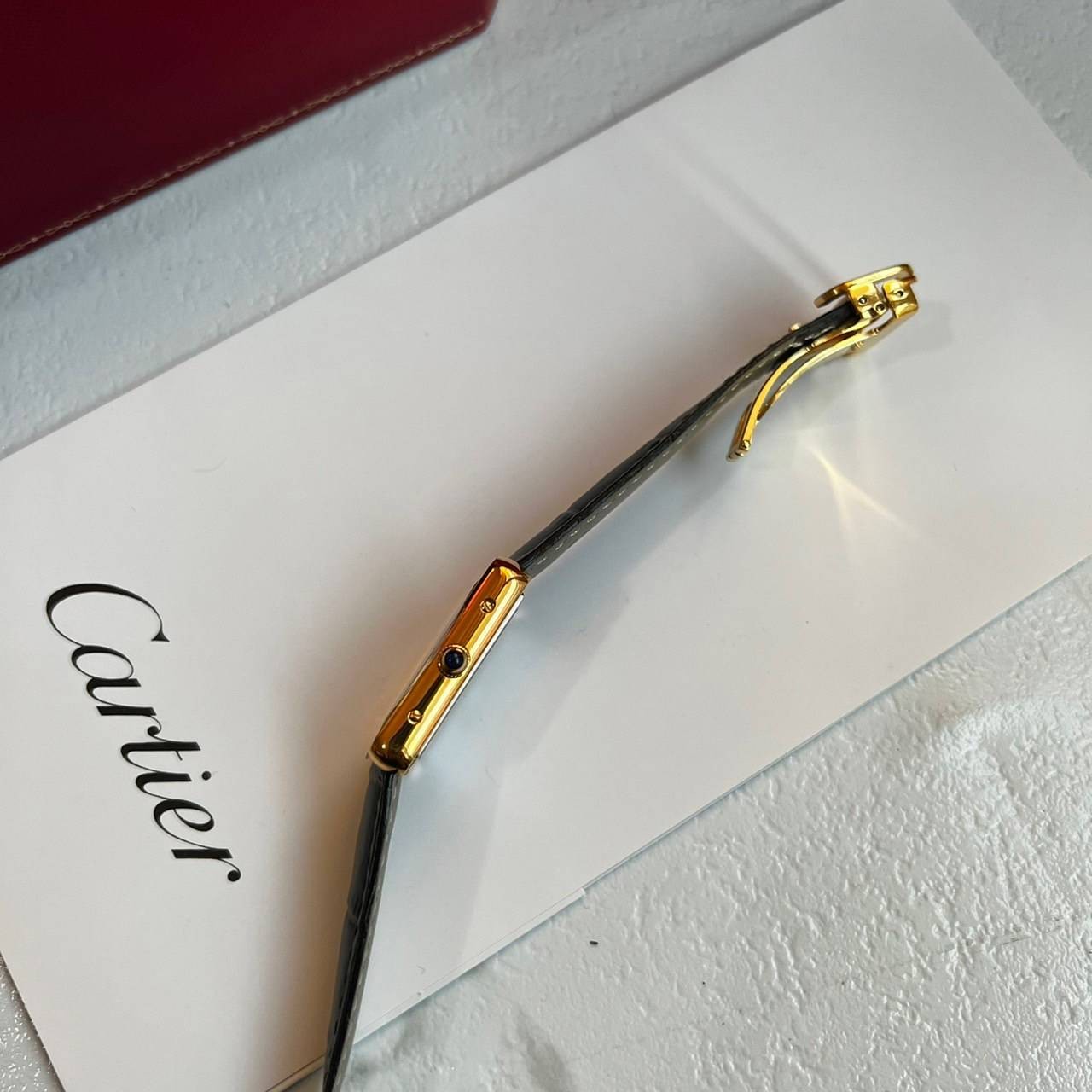 CARTIER WATCH TANK MUS นาฬิกาคาเทียร์ เกรดออริจินอล รุ่นฮิตสุดคลาสสิก ใช้ได้ทั้งชายหญิง ภาพถ่ายจากงานจริง มาพร้อมกล่อง อุปกรณ์ครบชุด วัสดุโลหะเคลือบขึ้นเงาตามรูป ใช้งานต่างประเทศได้